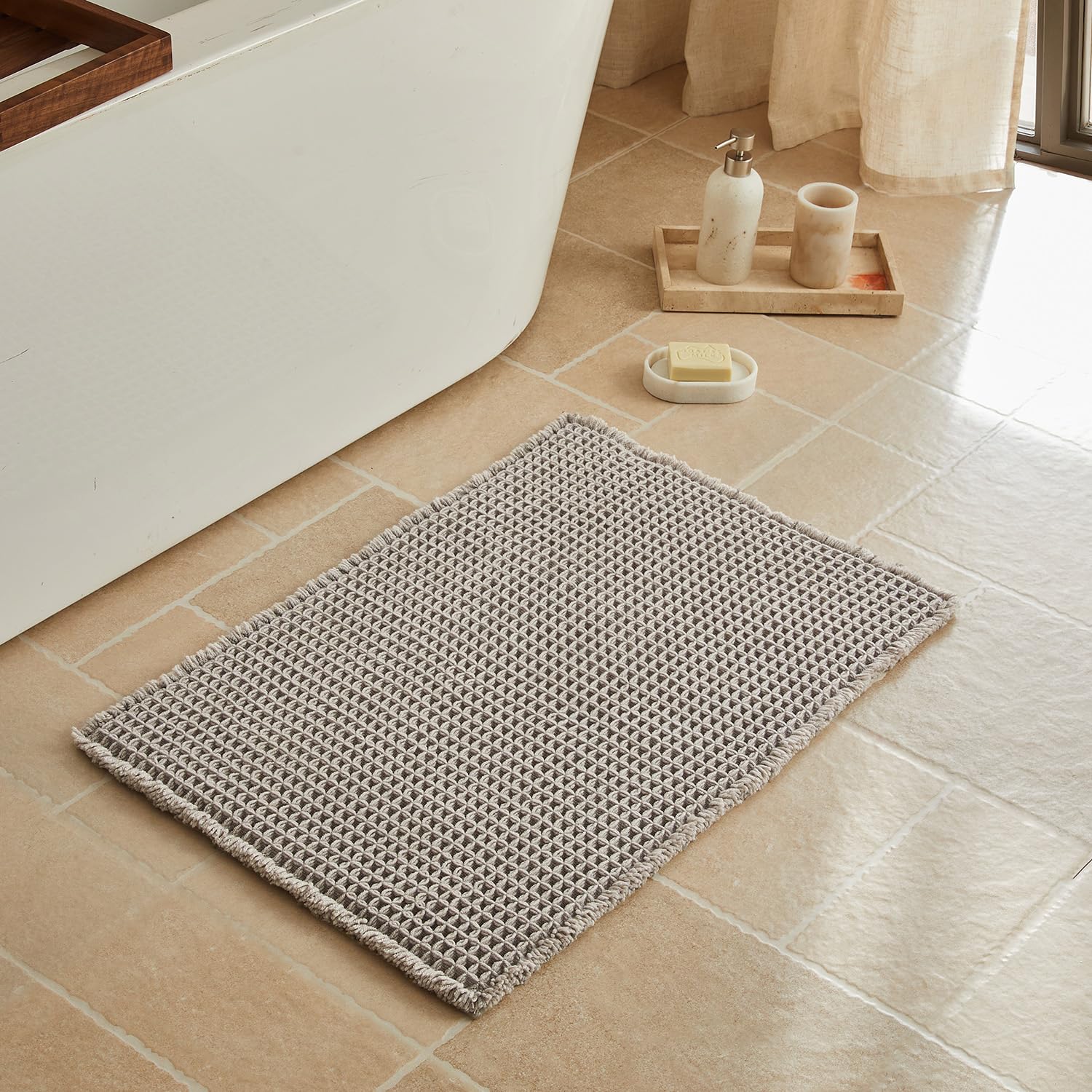 Triohero Waffle Bath Mat, Boho Bathroom Rugs Non Slip Washable, Ultra Soft Super Absorbent Quick Dry Farmhouse Bathroom Decor, 20" x 30", Light Grey
