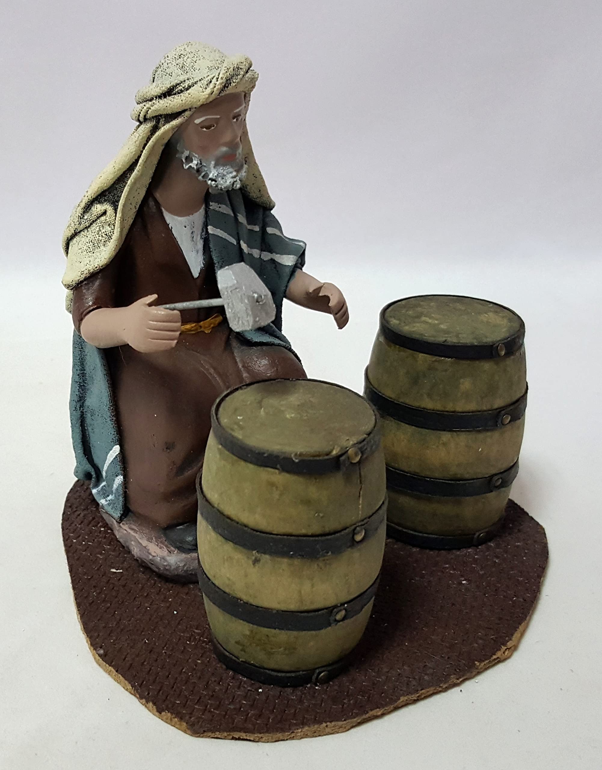Arte Pesebre - Pastor Haciendo toneles, para Figuras de 14 cm