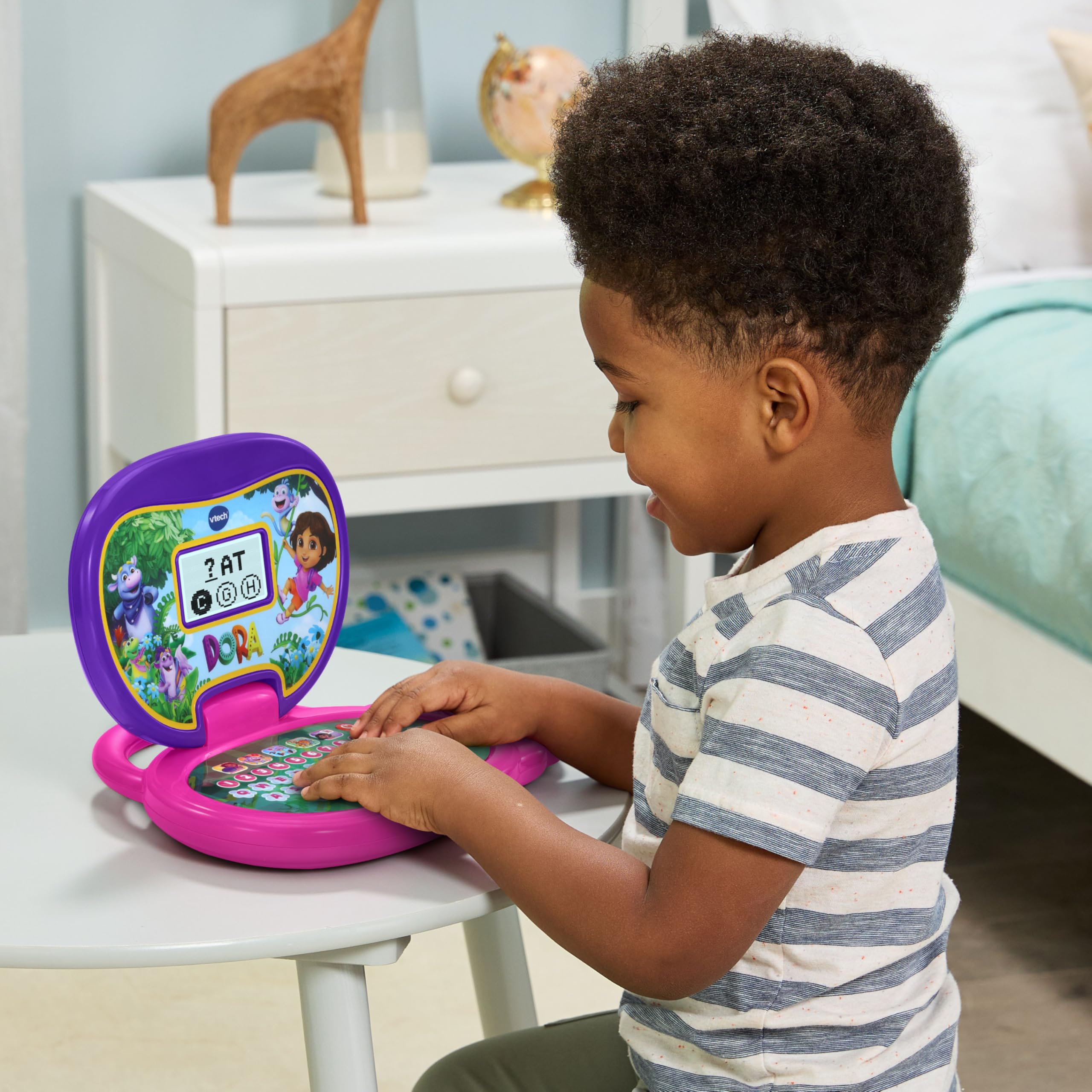 VTech - Mon Ordi Éducatif Dora L’Exploratrice - Ordinateur Enfant Bilingue avec Écran Rétroéclairé, 13 Activités et Jeux Interactifs Dora - Cadeau Enfant Dès 3 Ans - Contenu en Français et Anglais