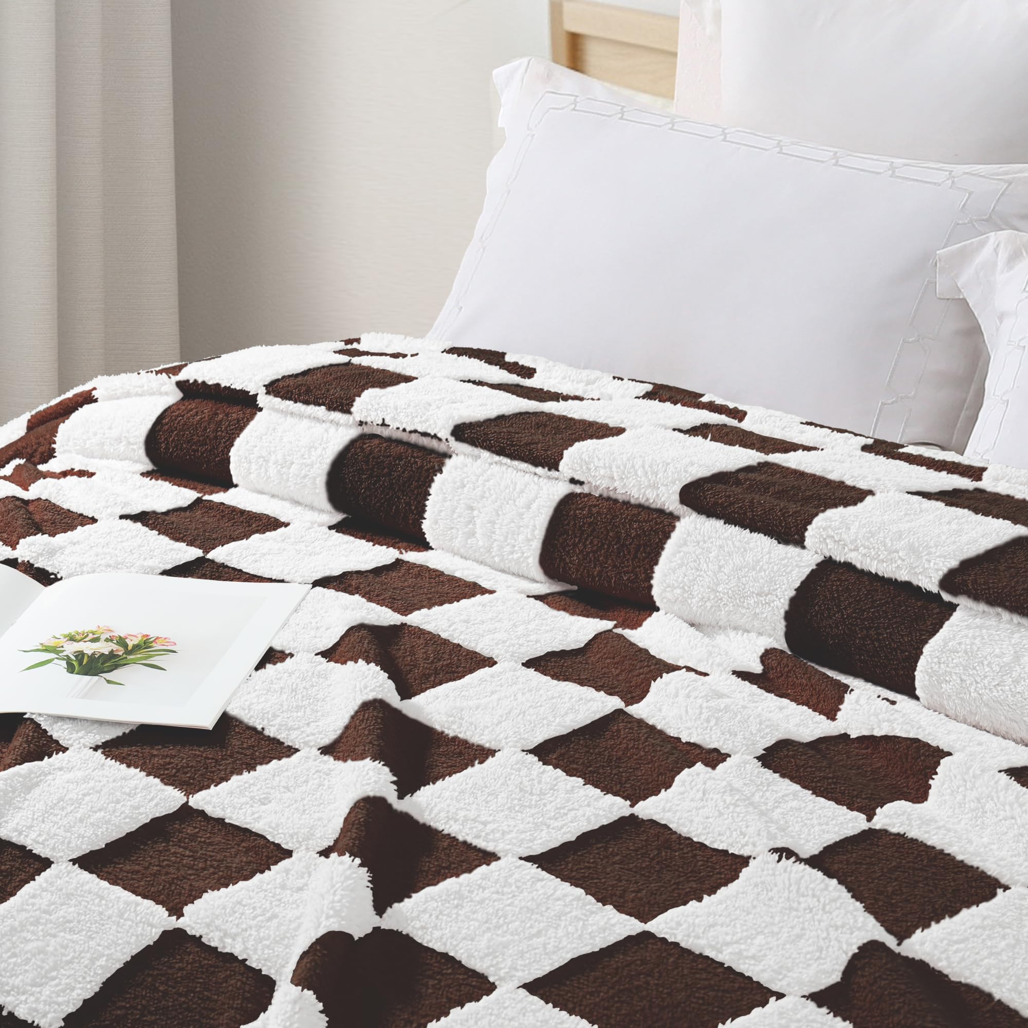 Exclusivo Mezcla Checkered Throw Blanket, Super Soft and Warm Fluffy Fleece Blanket for Couch Sofa, Bed, Cute Plaid Pattern - Image 3