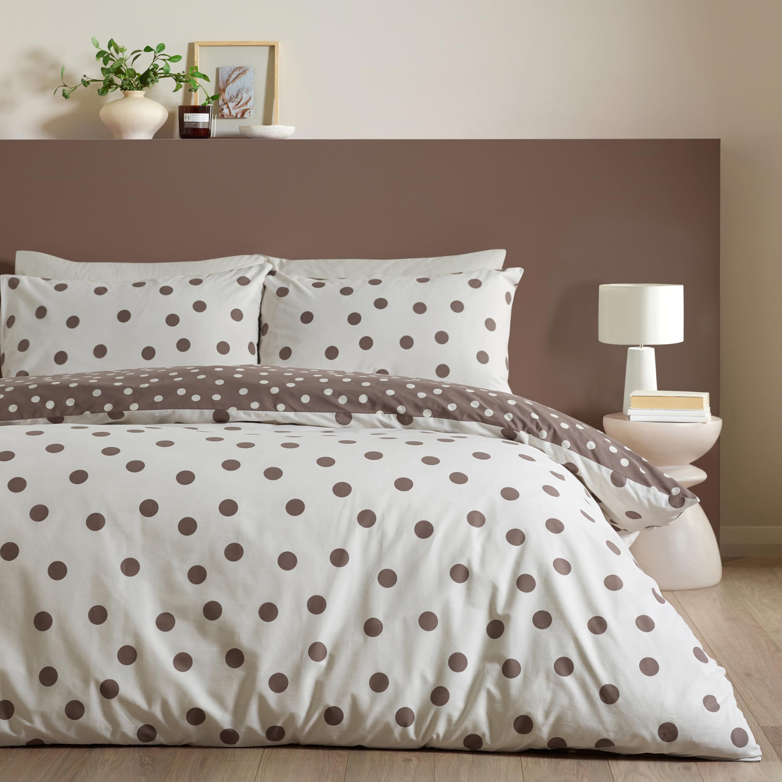 Catherine Lansfield Polka Dot Reversible Double Duvet Cover Set with Pillowcases Chocolate