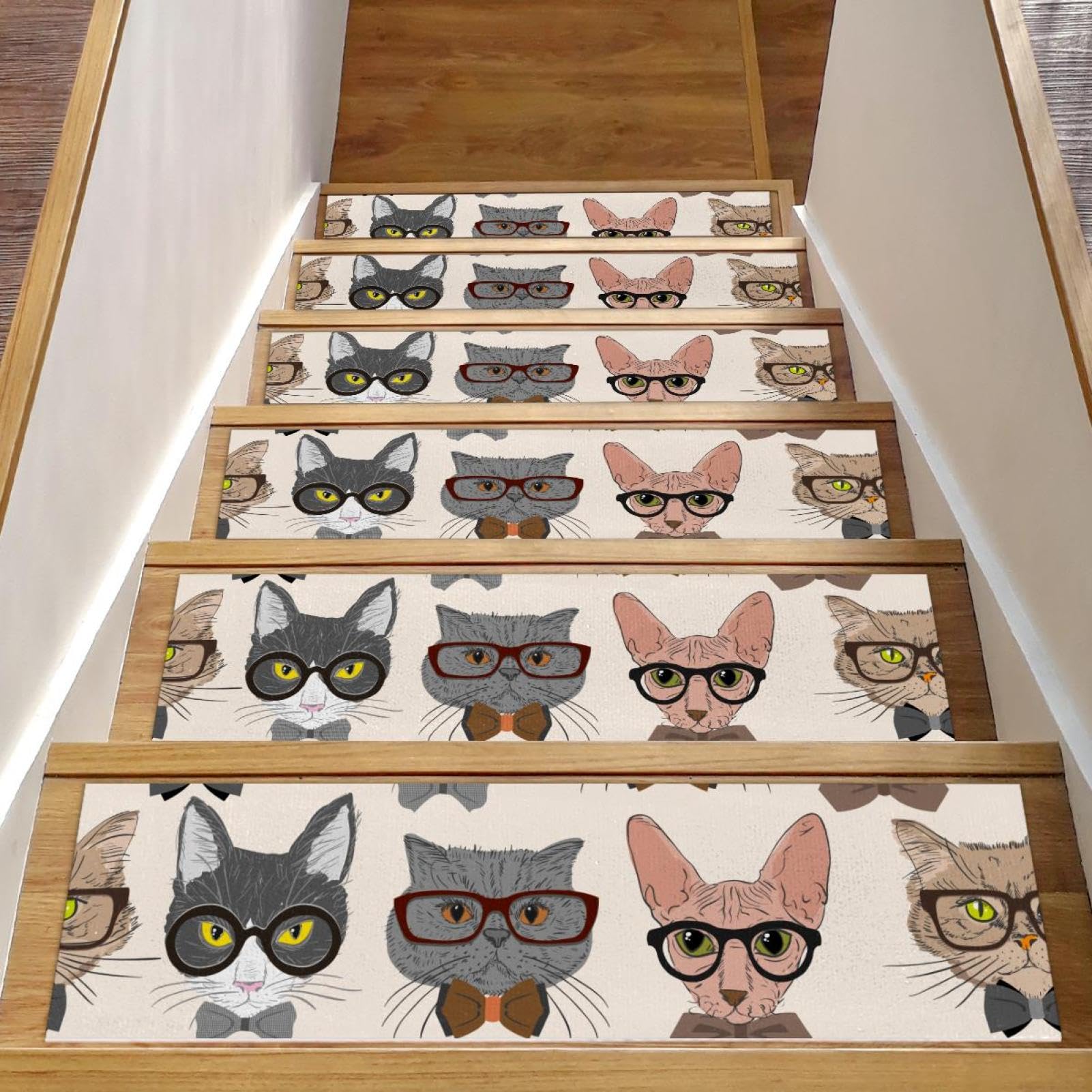 Alfombra para peldaños de escalera con diseño de gatos: calma y confort en escaleras interiores