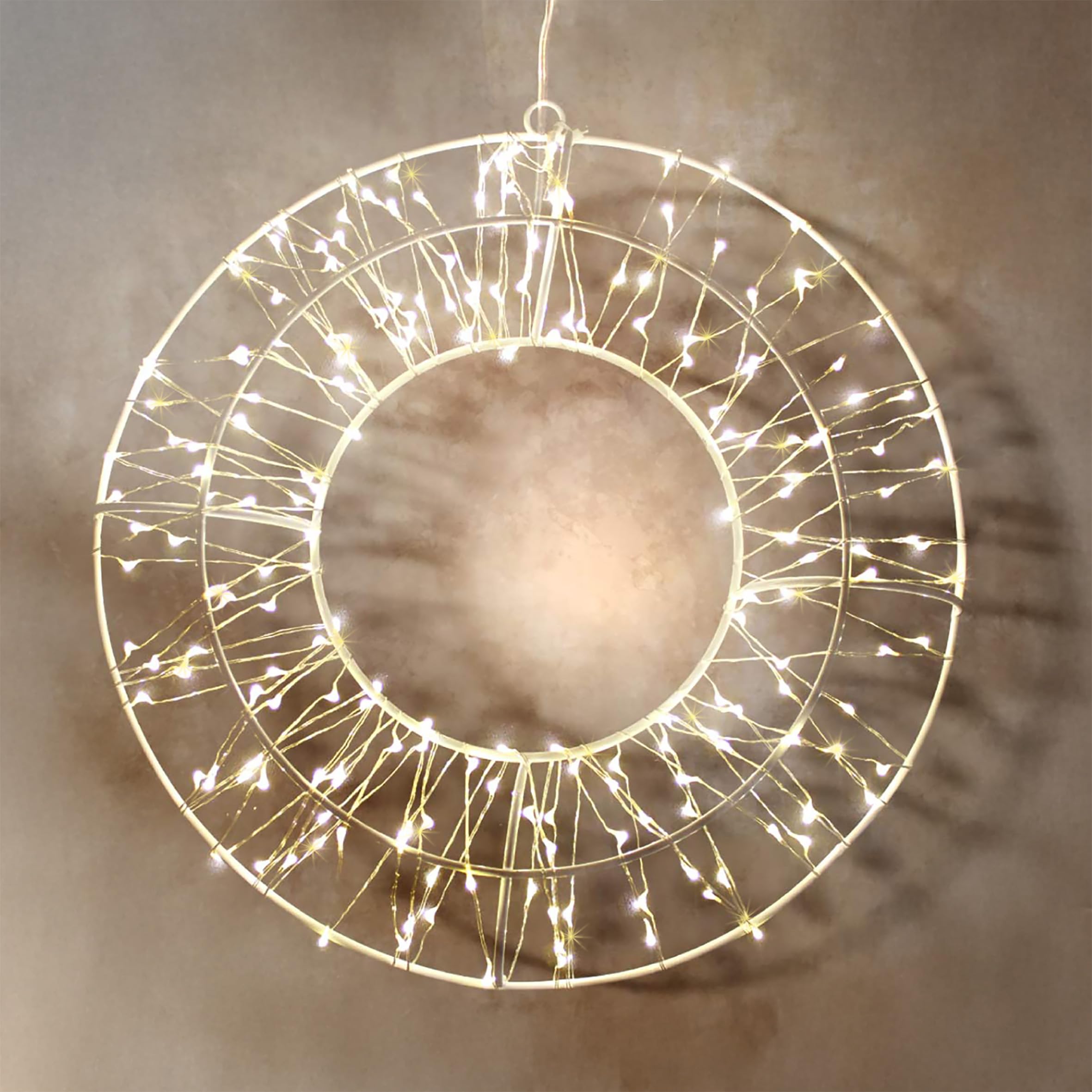 LED Metall Kranz weiß mit 200 Lichtern in warm weiß mit Timer - Ø 30 cm - Weihnachten Deko Beleuchtung für Außen mit Stecker - Türkanz Wandkranz Hängekranz beleuchtet kabelgebunden