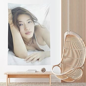 石原さとみ/タペストリー Amazon.co.jp: 石原さとみ 写真 女優 グラビアアイドル セクシー