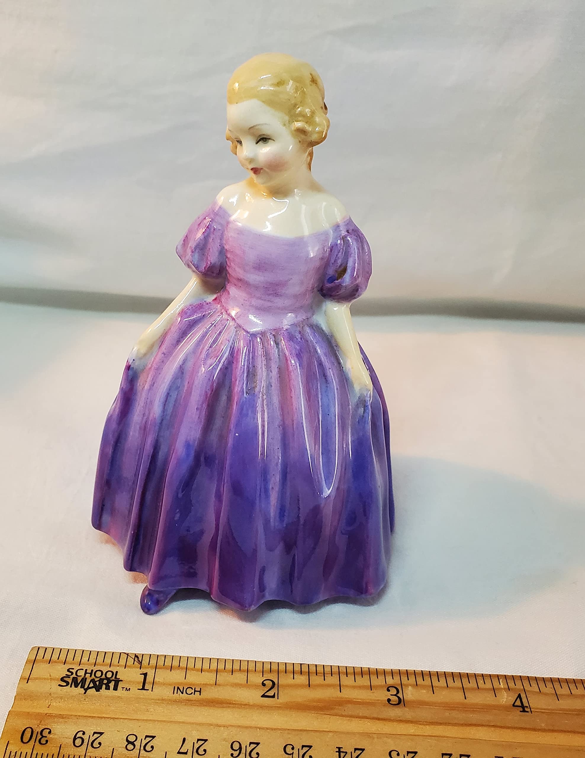 Royal Doulton figurine - HN1370 - Marie - purple or dark blue