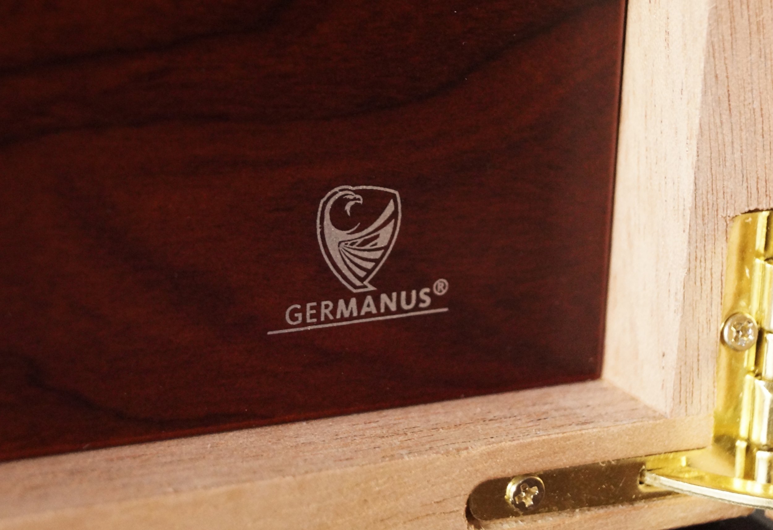 GERMANUS Humidor Schrank für ca. 400 Zigarren Viadrus mit Digital Hygrometer und GERMANUS Kristall Befeuchter
