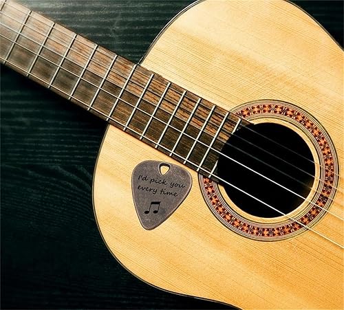 Vista 4 de JUPPE Púas de guitarra grabadas de bronce personalizadas, regalos musicales para guitarrista I'd Pick You Every Time, regalos de cumpleaños