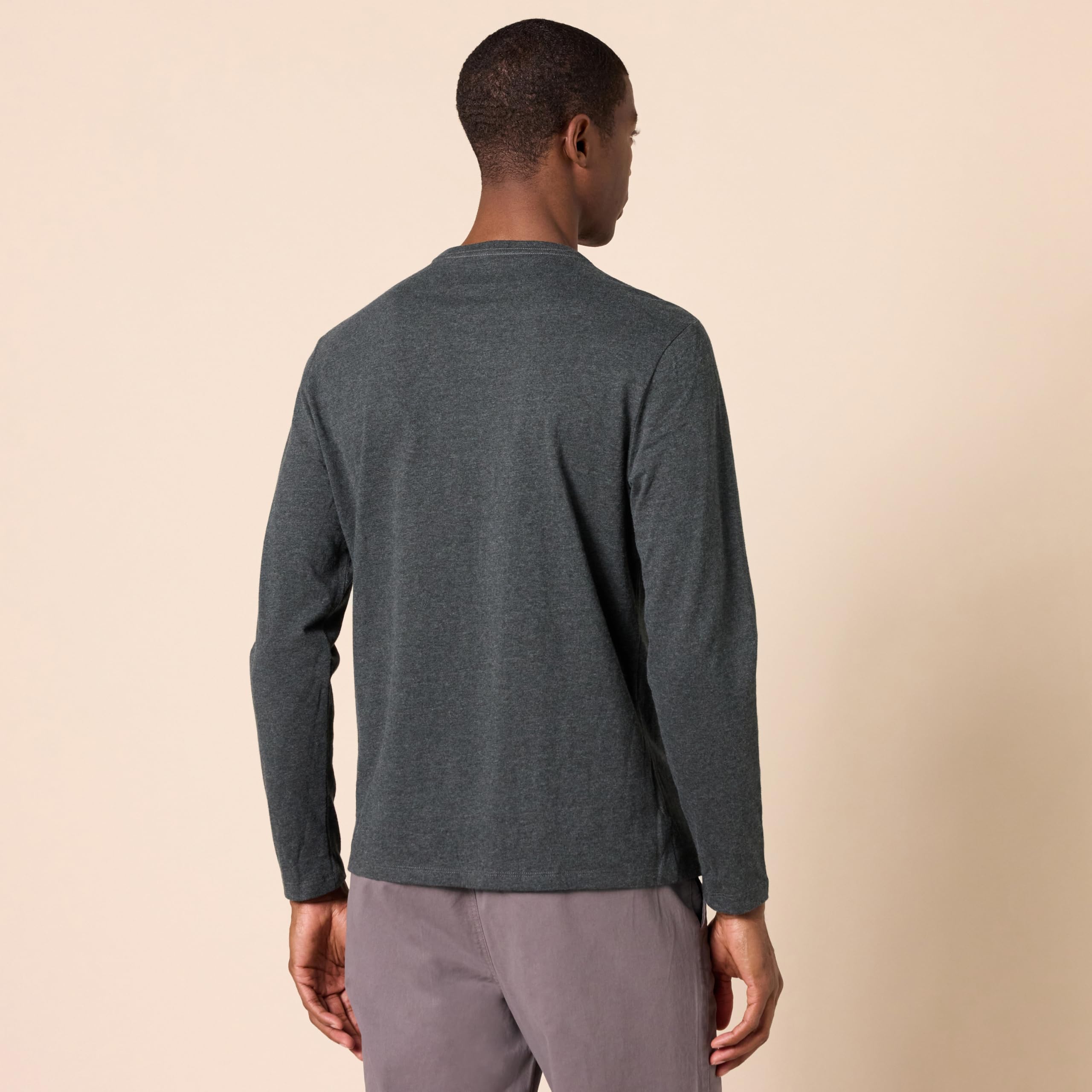 Amazon Essentials T-Shirt a Maniche Lunghe Slim Uomo