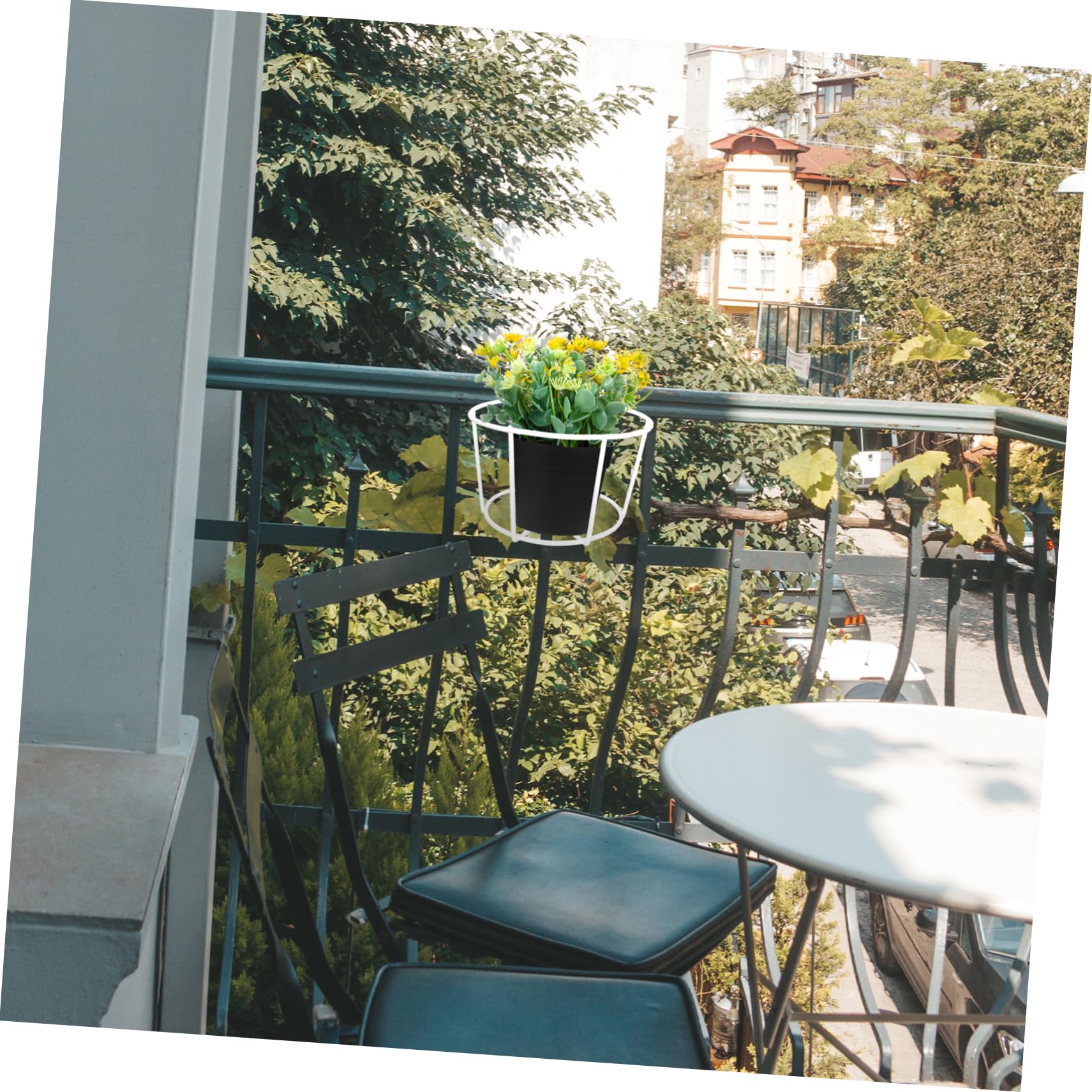 BESPORTBLE Set 5 Supporti Rotondi in Ferro Bianchi per Fioriere da Esterno, Balcone o Ringhiera, Robusti di Design Semplice per Piante e Fiori Sospesi
