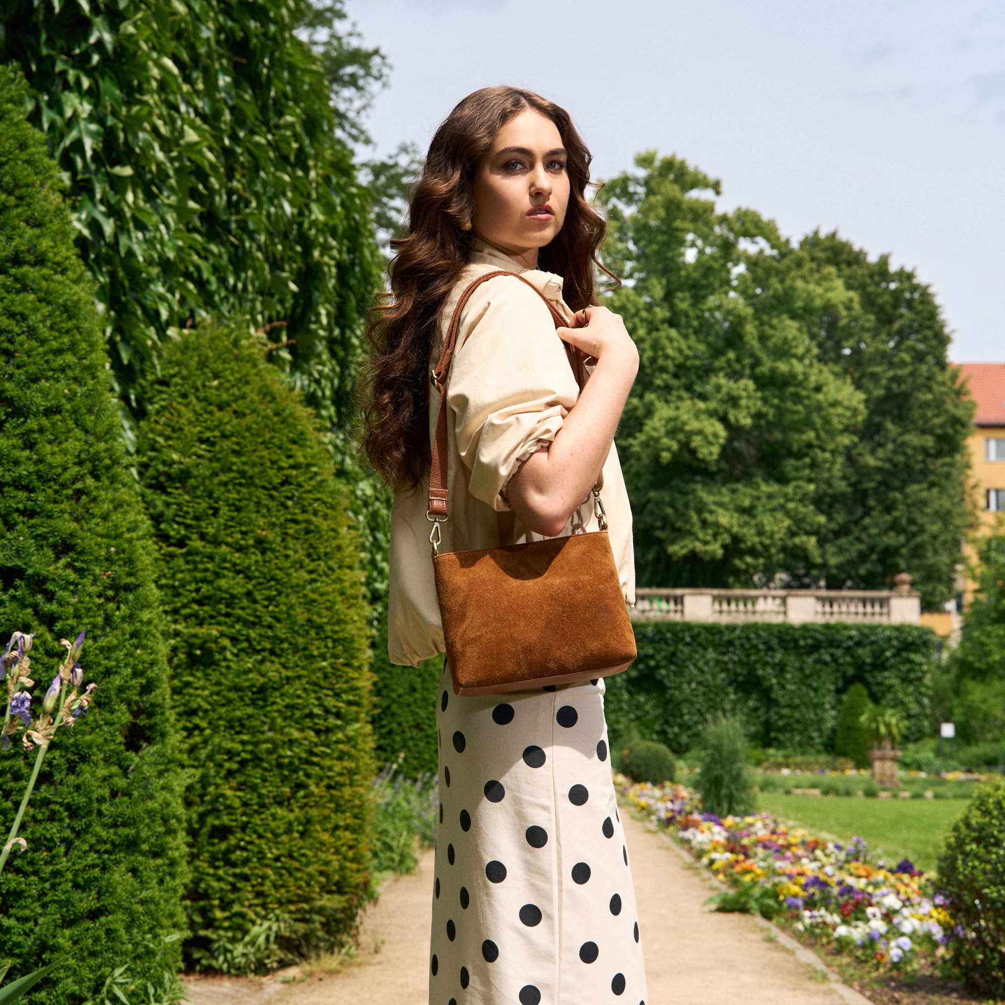 Berliner Bags Umhängetasche Mittelgroße Wildleder Marbella Vintage - Braun
