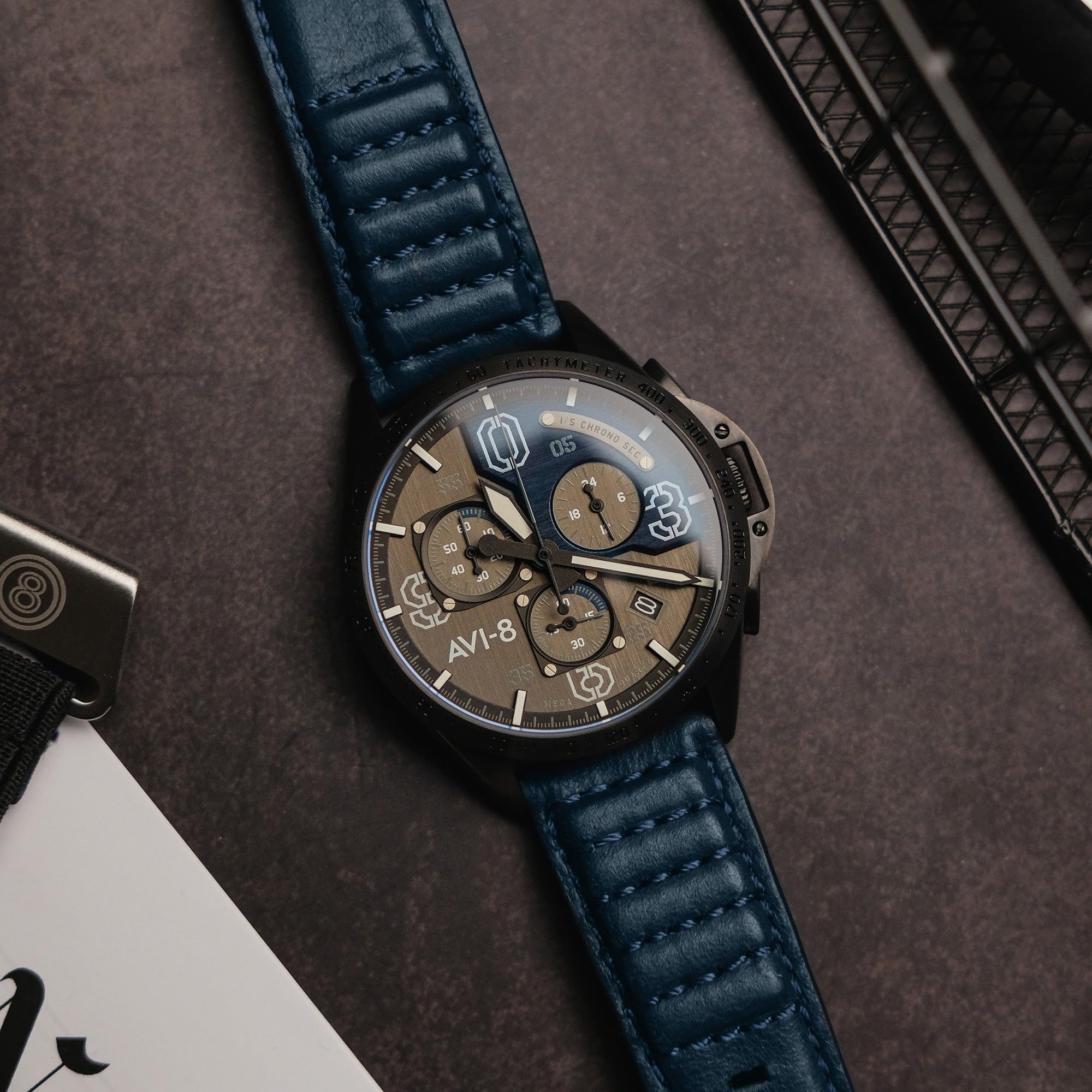 AVI-8 Reloj cronógrafo P-51 Mustang Blakeslee para hombre, 43 mm, edición limitada D-Day 80, con correa de cuero AV-4077