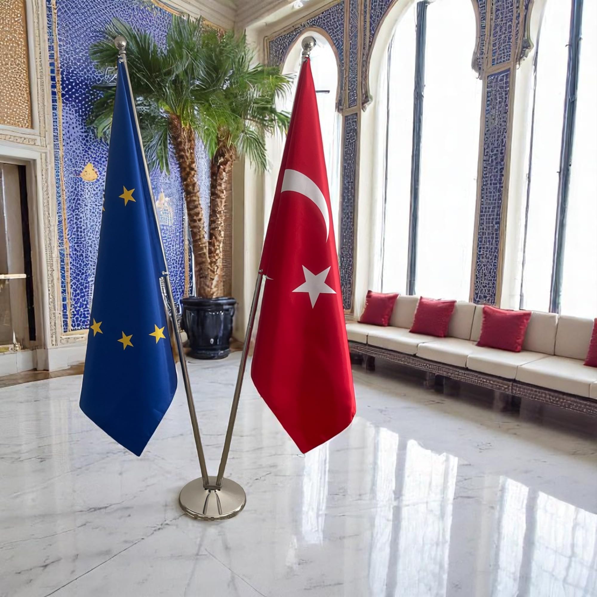 Flagge Europa und Türkei mit Mast und Fuß - Bürofahnen auf Hampes CN3-EU-TR