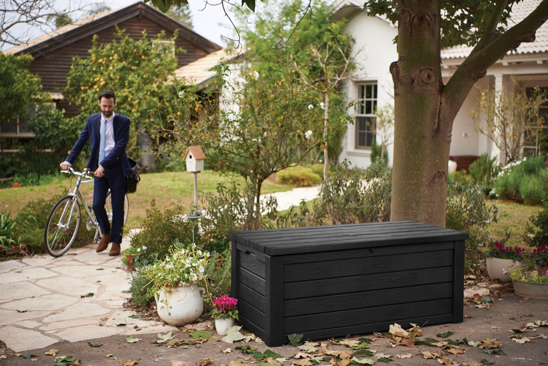 Keter Eastwood Auflagenbox mit 570 Liter Volumen, Wetterfest und Wasserdicht, Sitzgelegenheit, Anthrazit, 72,4 x 155 x 64,4 cm, Kissenbox, Gartenbox