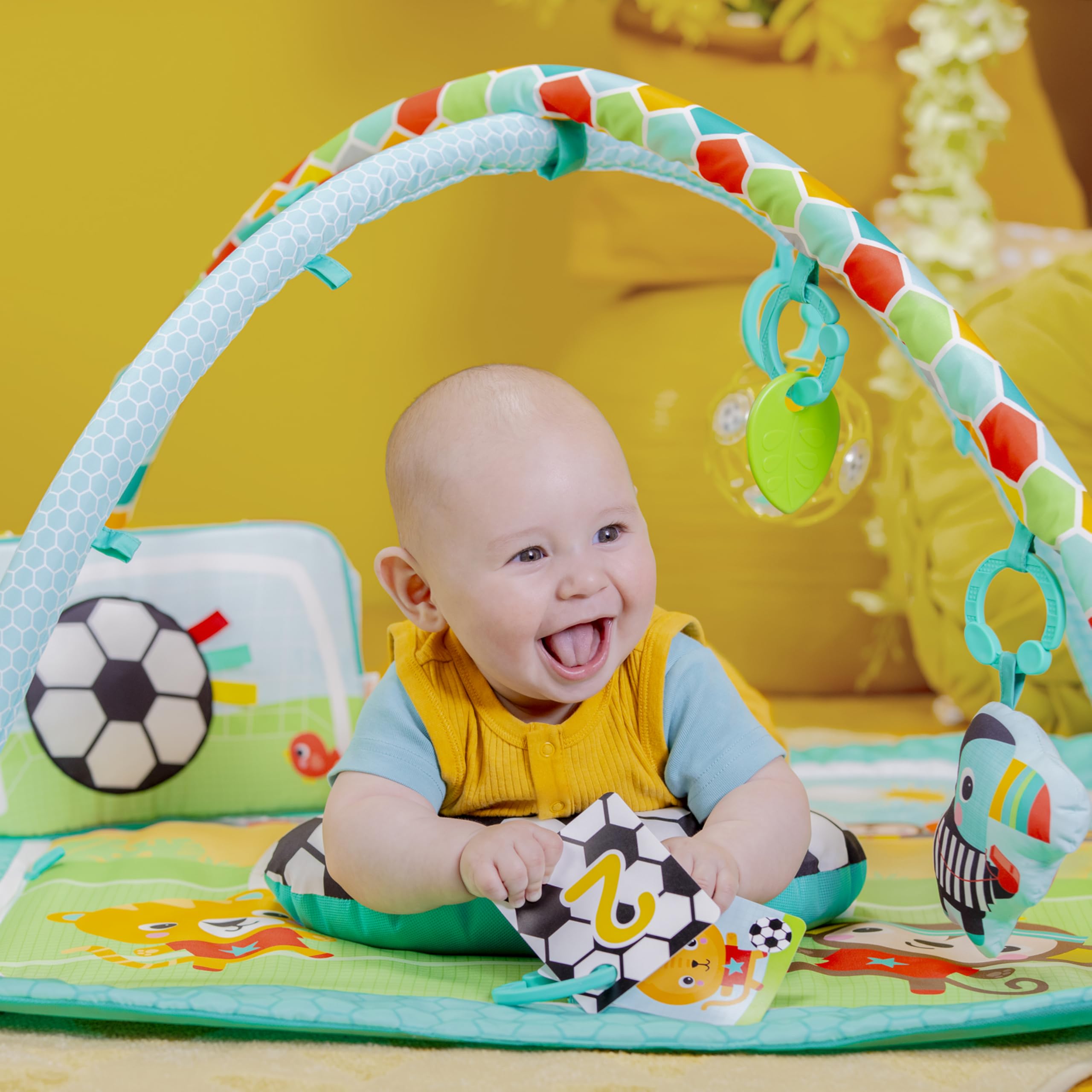 Bright Starts, Siłownia Piłka nożna Oball, 4 tryby gry: zmywalna mata z poduszką na brzuch, zdejmowany łuk, światła i 30+ melodii, uniseks, 0+ miesięcy