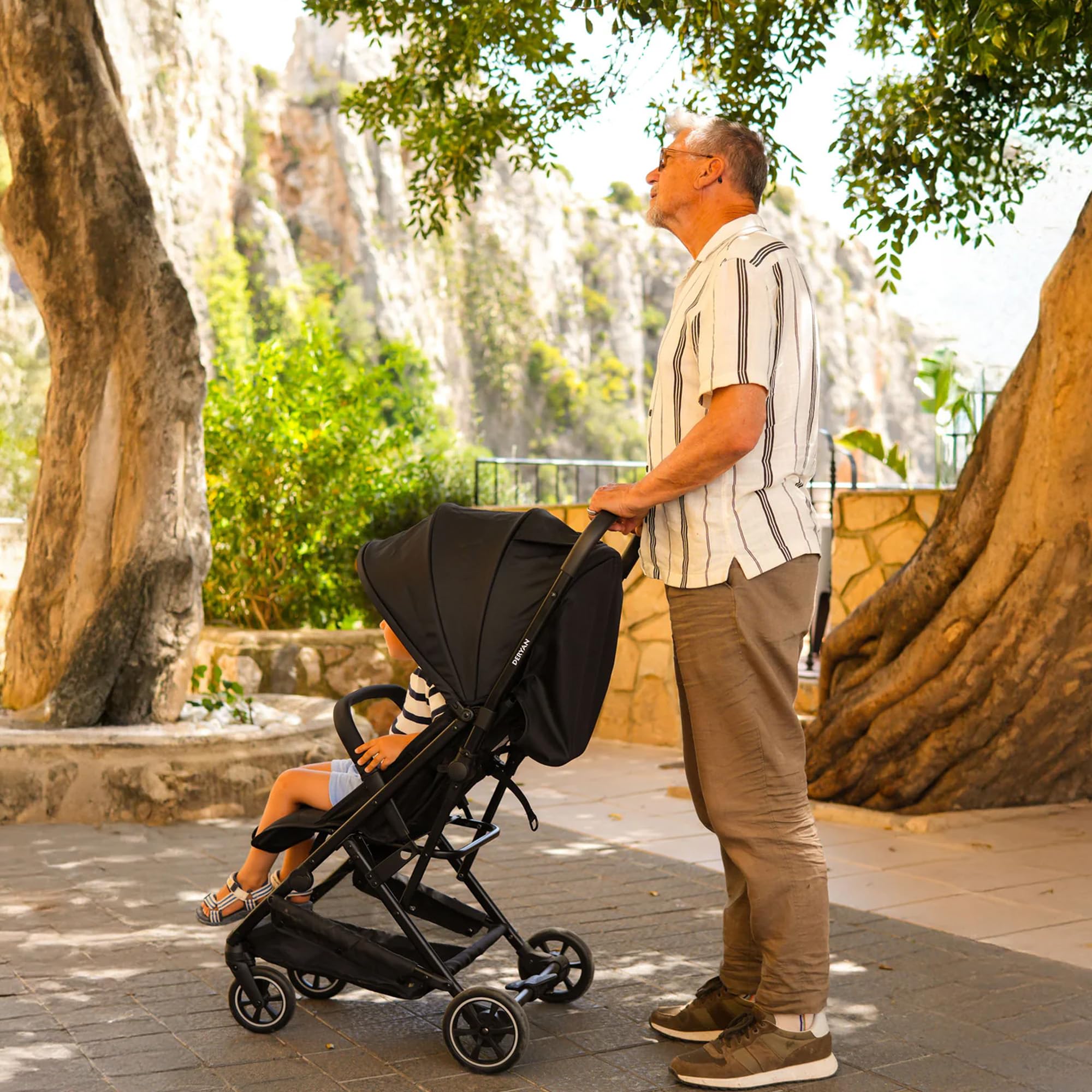 Deryan Easy, Passeggino 0+ Mesi-22 Kg, Passeggino Leggero con Chiusura Smart e Compatta, Capotte Estensibile con Trattamenti UV50+ Antipioggia, Regolabile, Poggiagambe, Nero