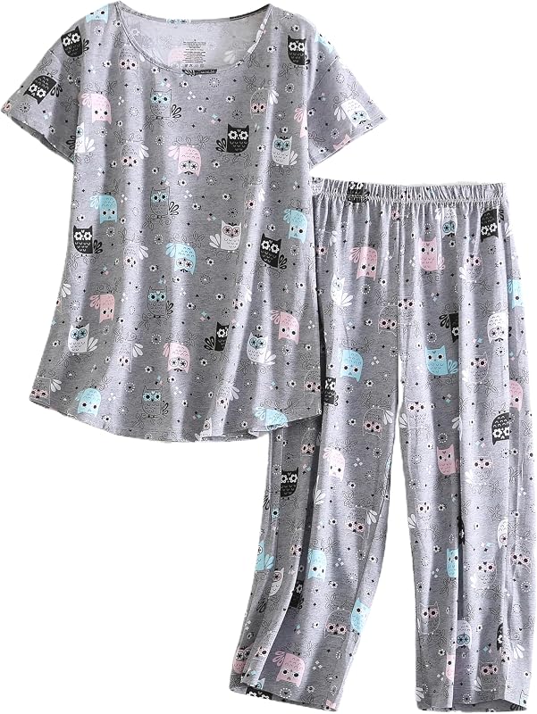 Pijama feminino PNAEONG com blusa de manga curta e calça capri