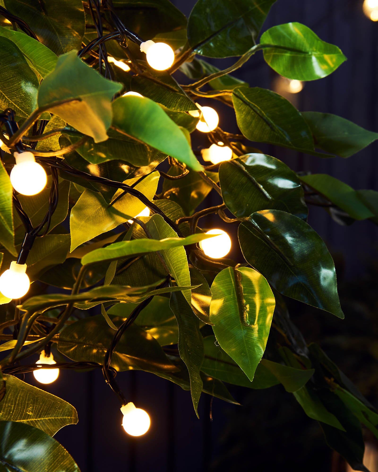 WeRChristmas 100 Berry Multi-Function Warm White LED Light String