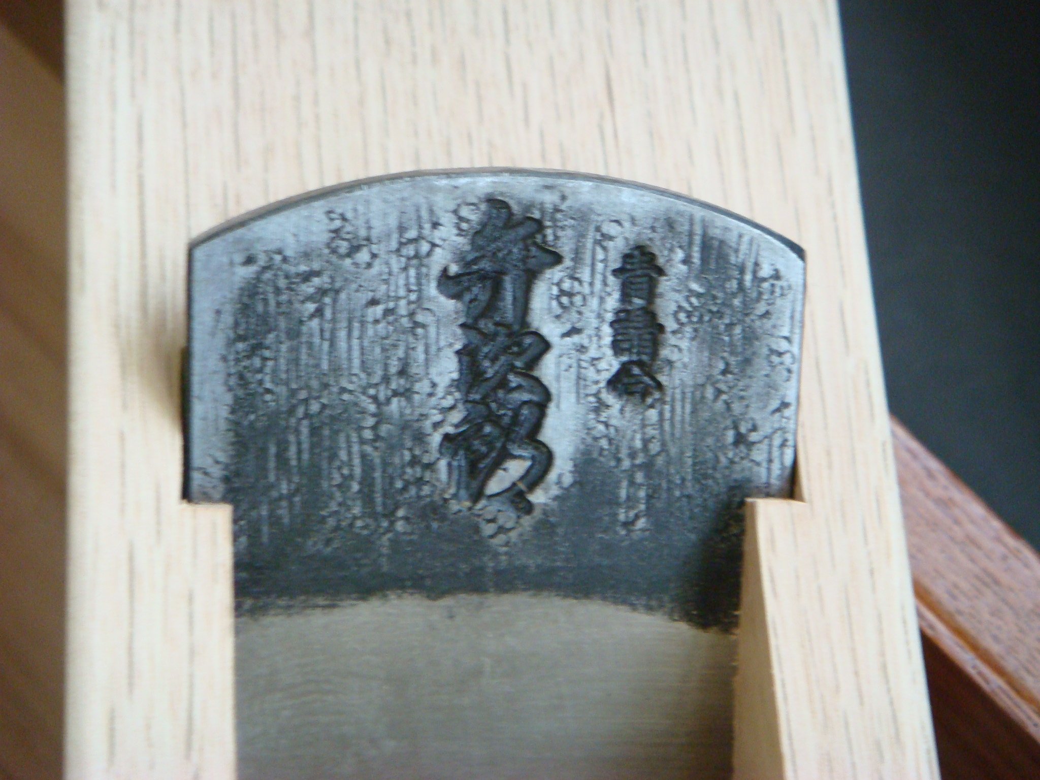 Amazon.co.jp: 最高級かつお節削り器 削り名人NO.1 青紙鋼2号(日立安来