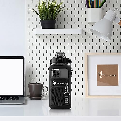 Miniatura 6 de NATIVEPRO Botella de agua de medio galón con funda de 64 oz (2 L). Botella de agua inspiradora con popote y tiempo para beber.