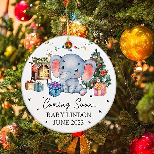 Miniatura 6 de Coming Soon - Adorno de Navidad 2023 para bebé, nombre de bebé personalizado y fecha, elefante bebé con caja de regalo, adorno de árbol de Navidad,