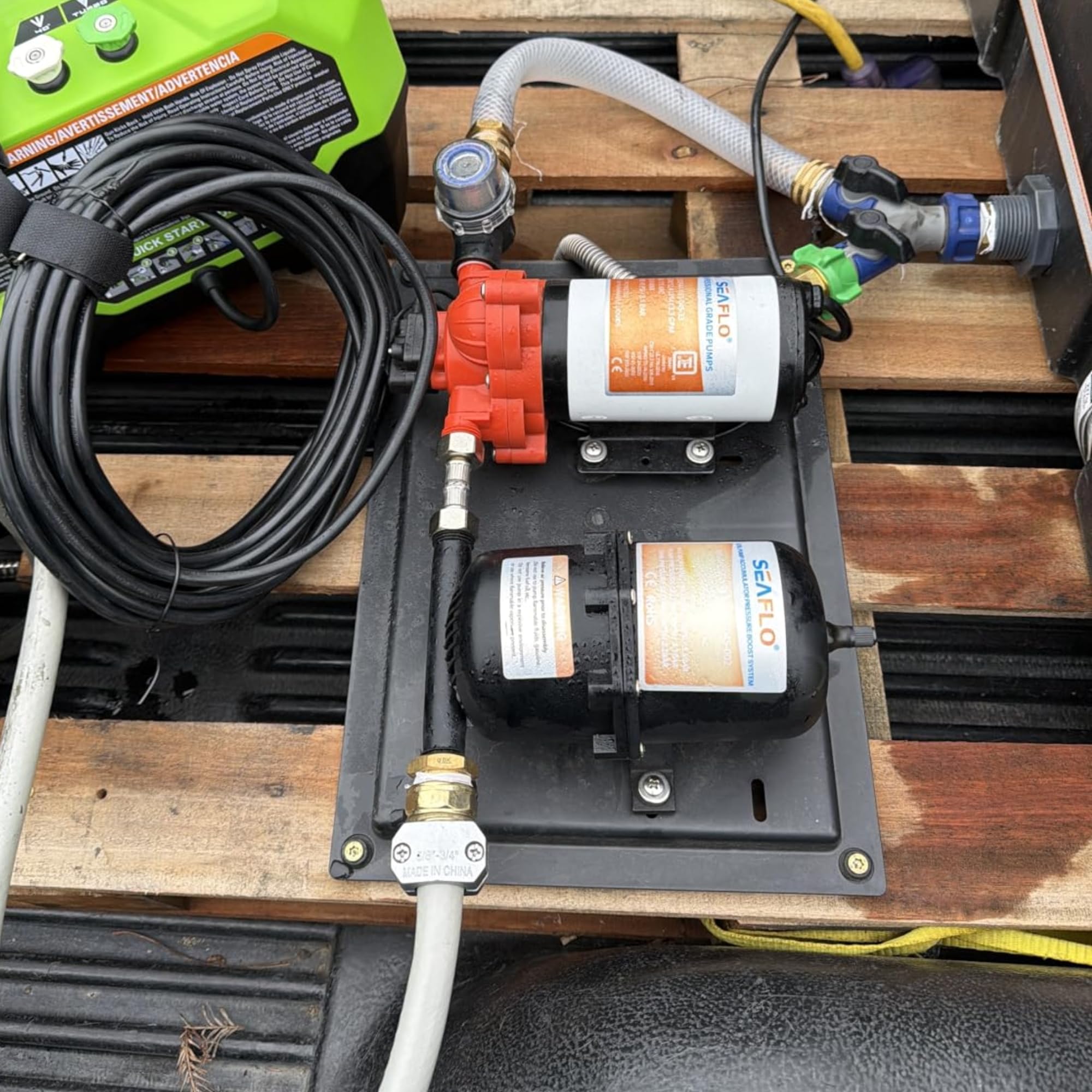 SEAFLO 33-Series Water Pump and Accumulator Tank System - 12V DC, 3.0GPM, 45PSI, 0.2 Gallon Tank