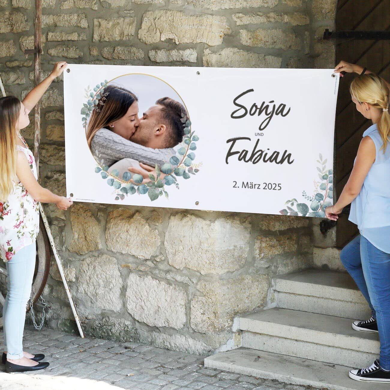 Herz & Heim® Hochzeitsdeko Party-Banner mit eigenem Foto und Namen 0,80 x 1,60 m (Eukalyptus)