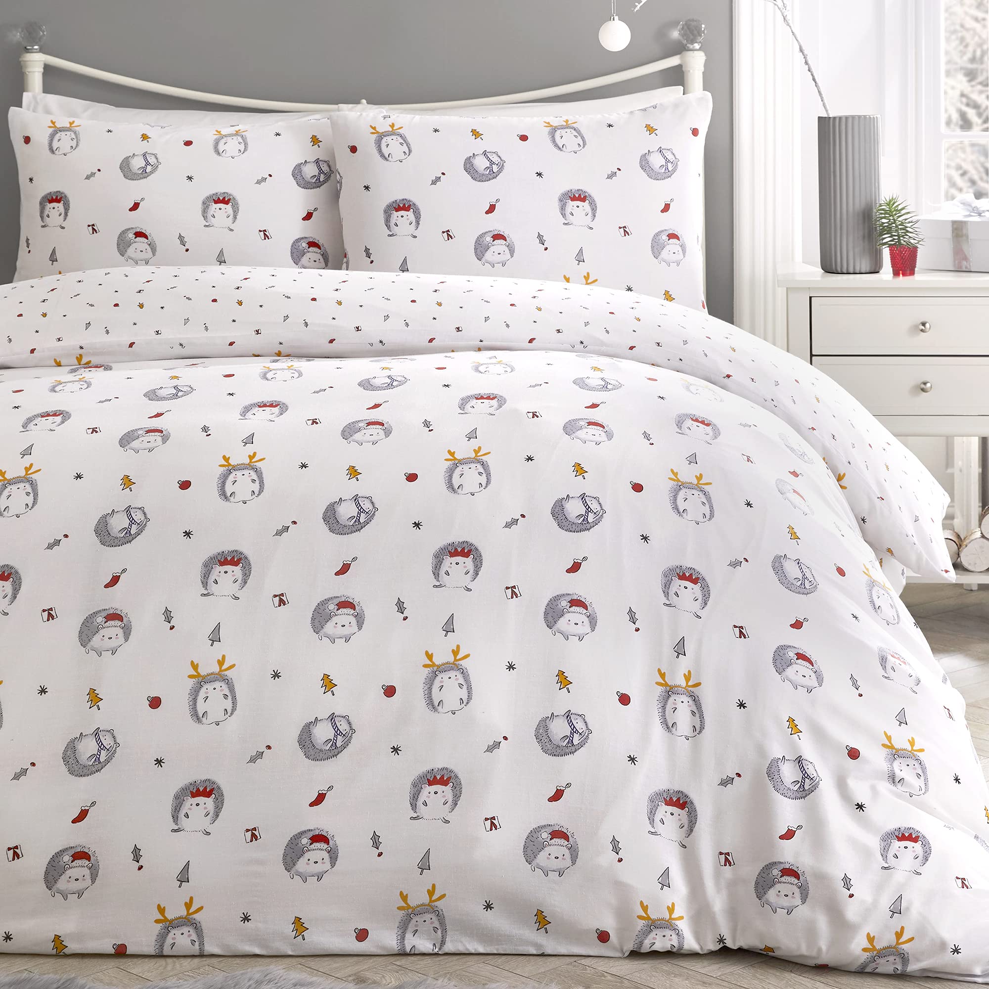 Fusion Christmas - Holly Hedgehog - Christmas Duvet Cover Set -1 pack Double Bed Size in Multi