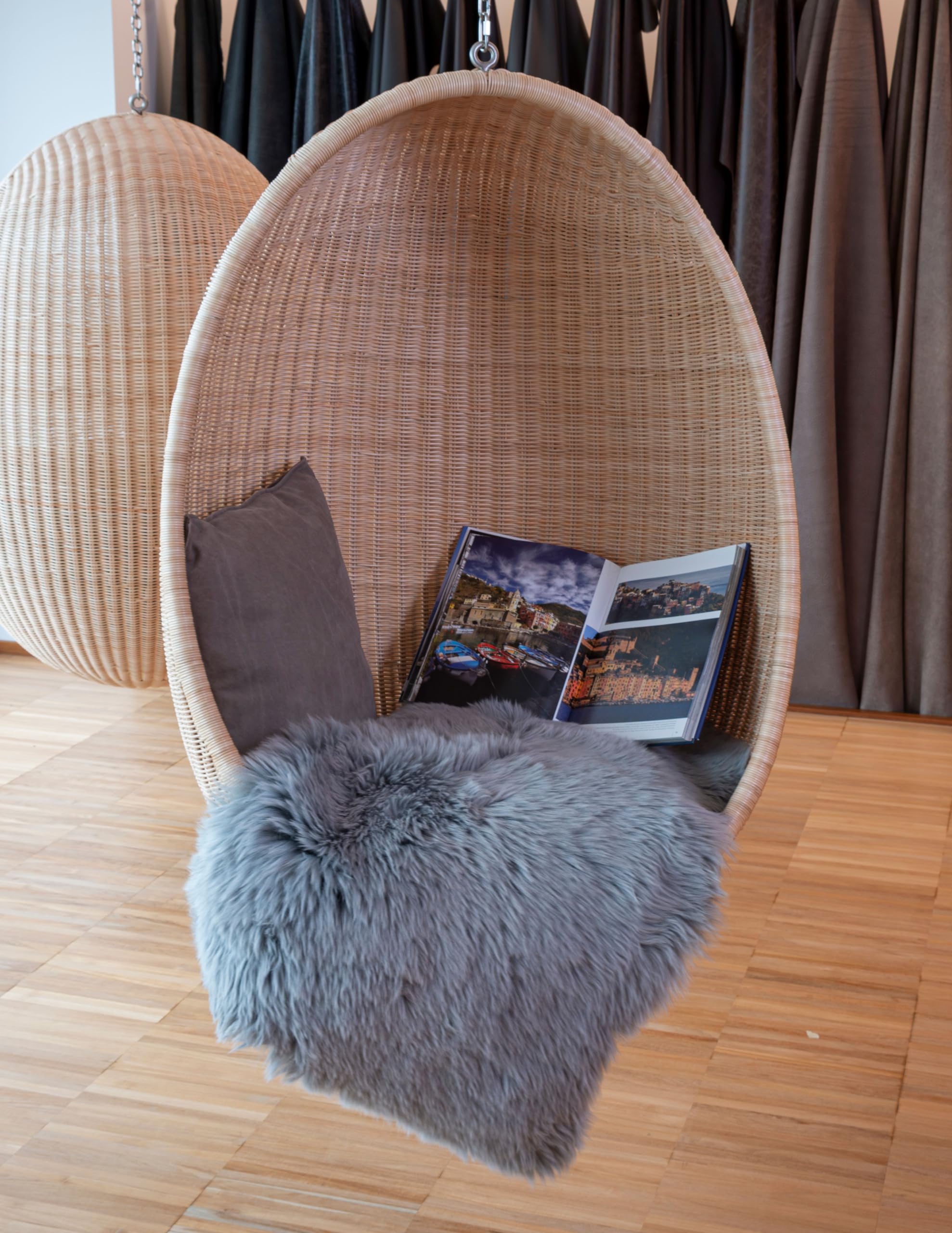 IPEA Lammfell Farbe Grau - Teppich aus echtem Schaffell - Made in Italy - 100/110 cm - Natürliche Lammfell Teppich Wohnzimmer - Weiches und Dickes Fell - Deko Fell Schlafzimmer