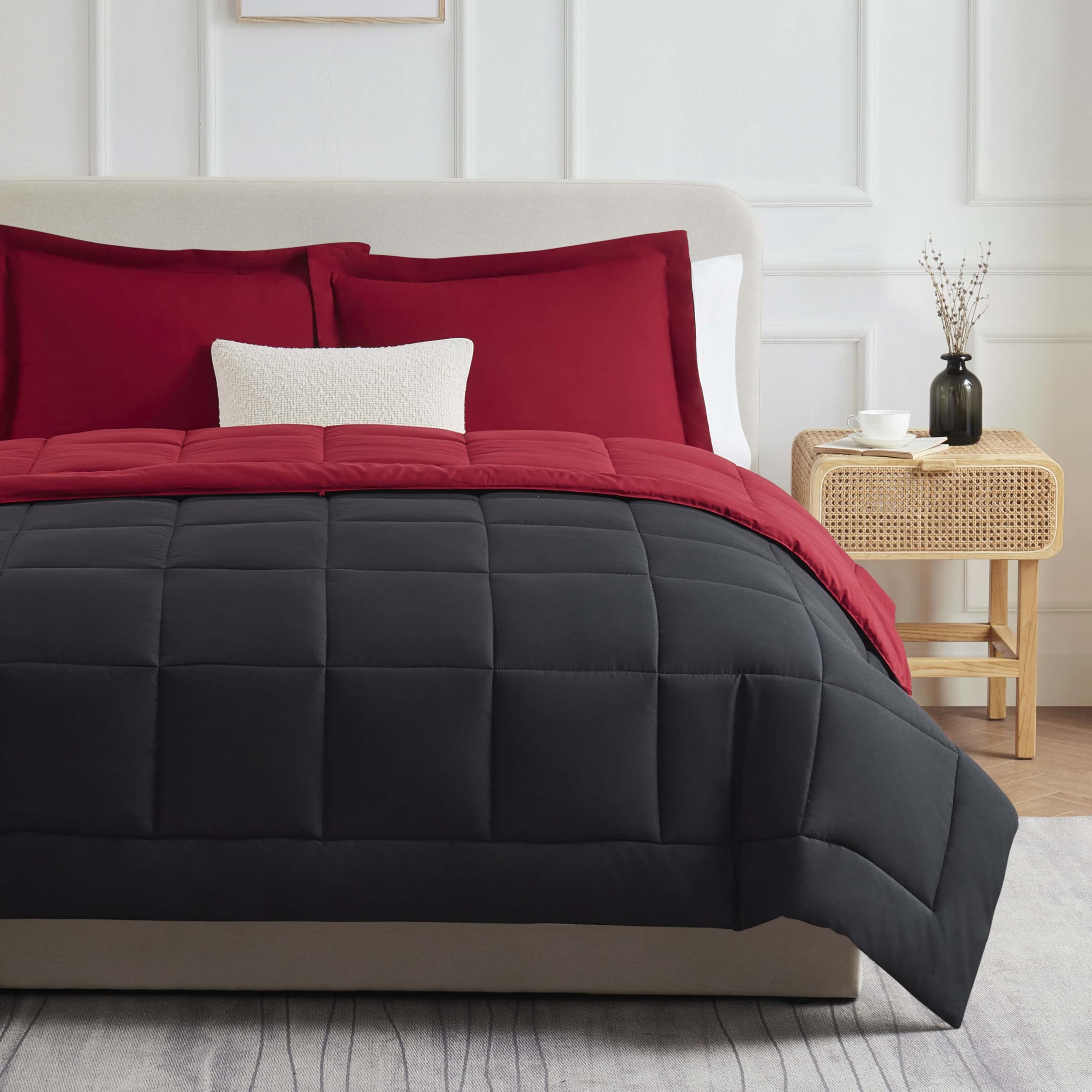 Juego de edredón rojo y negro para renovar la decoración del dormitorio