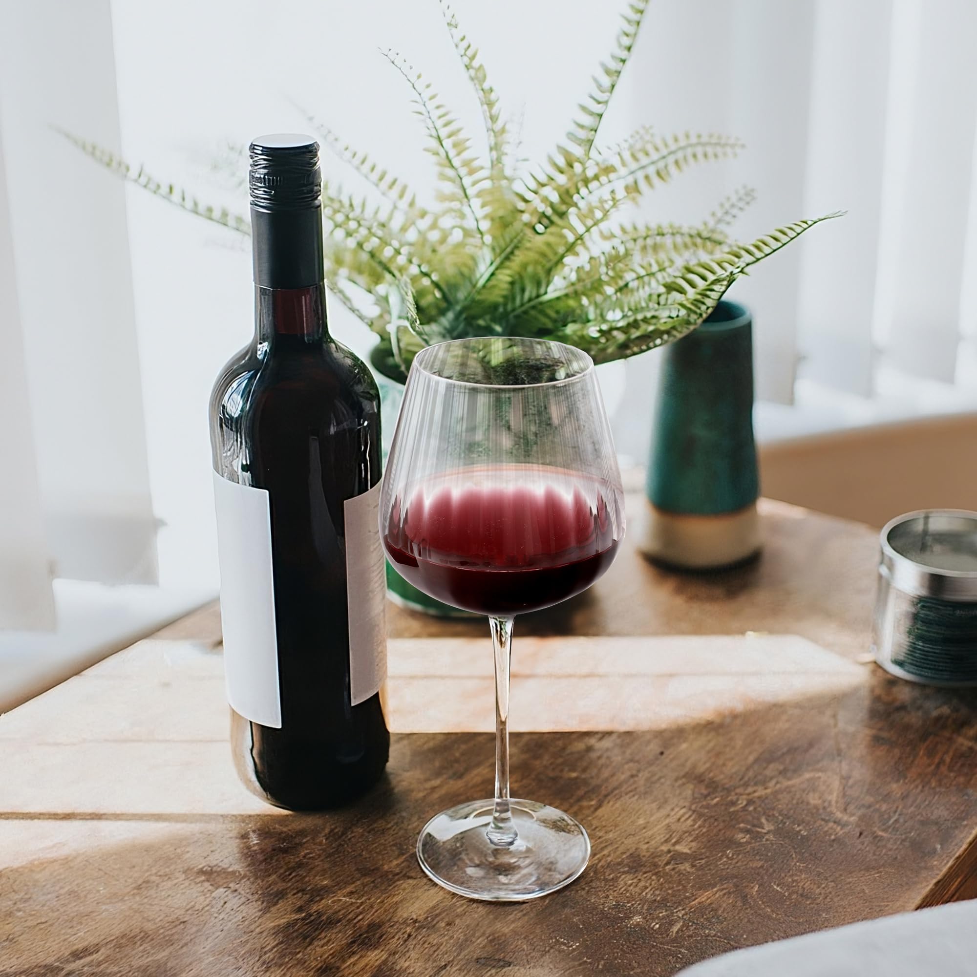 Joeyan Soufflé à la Main Verre a Vin en Cristal,Verres à Vin Blanc de Dégustation Nervuré,Grand Verres à Vin Rouge à Pied Transparent,pour Mariage et Fête,560 ML,Lot de 2