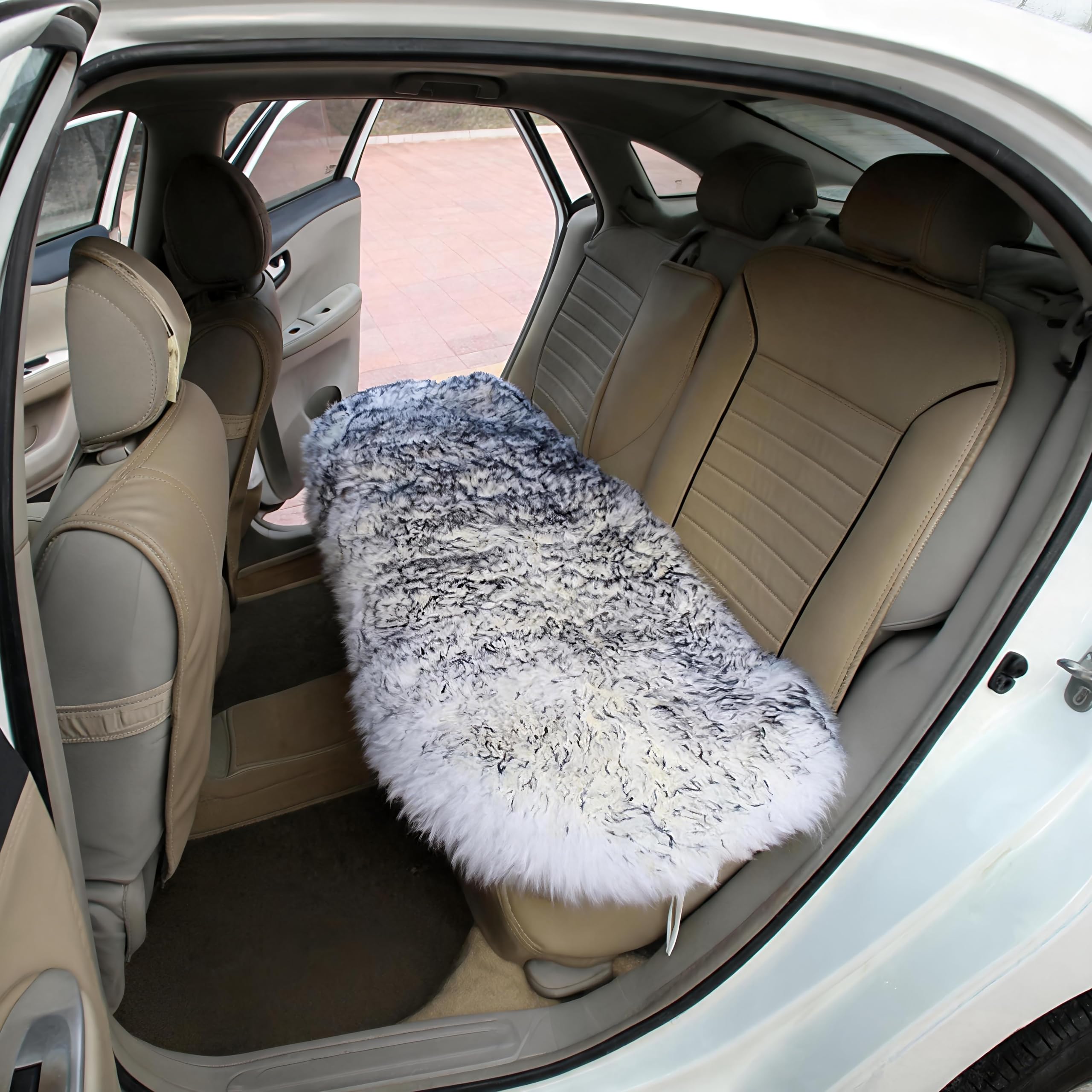 Universeller Schaffell-Autositzbezug 45cm×135cm - Natürliche Wolle Winterwärme für Autos, LKWs, SUVs, Transporter | Hochwertiger Gemütlicher Sitzschoner (Alle Fahrzeugtypen) Weiß mit Grau
