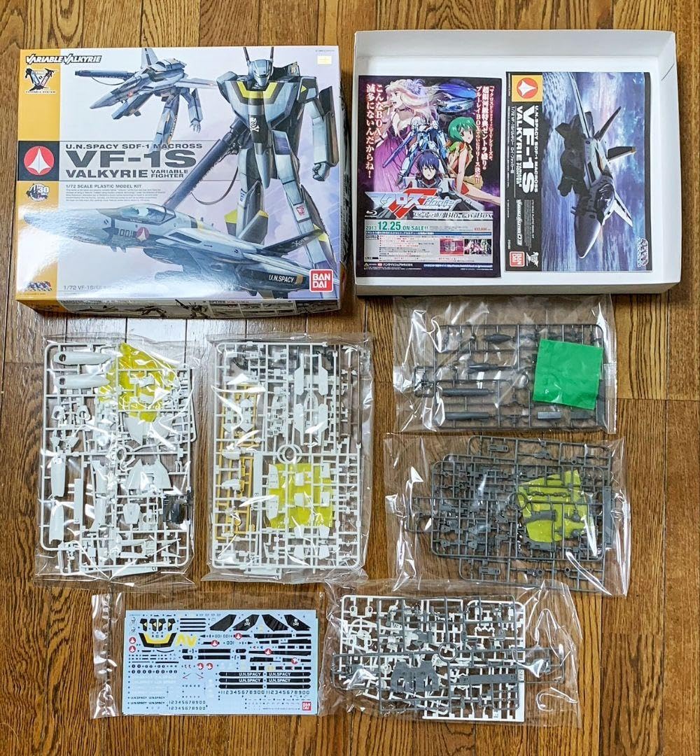 Amazon.co.jp: マクロス プラモデル 1 72スケール 三形態変形 30th  