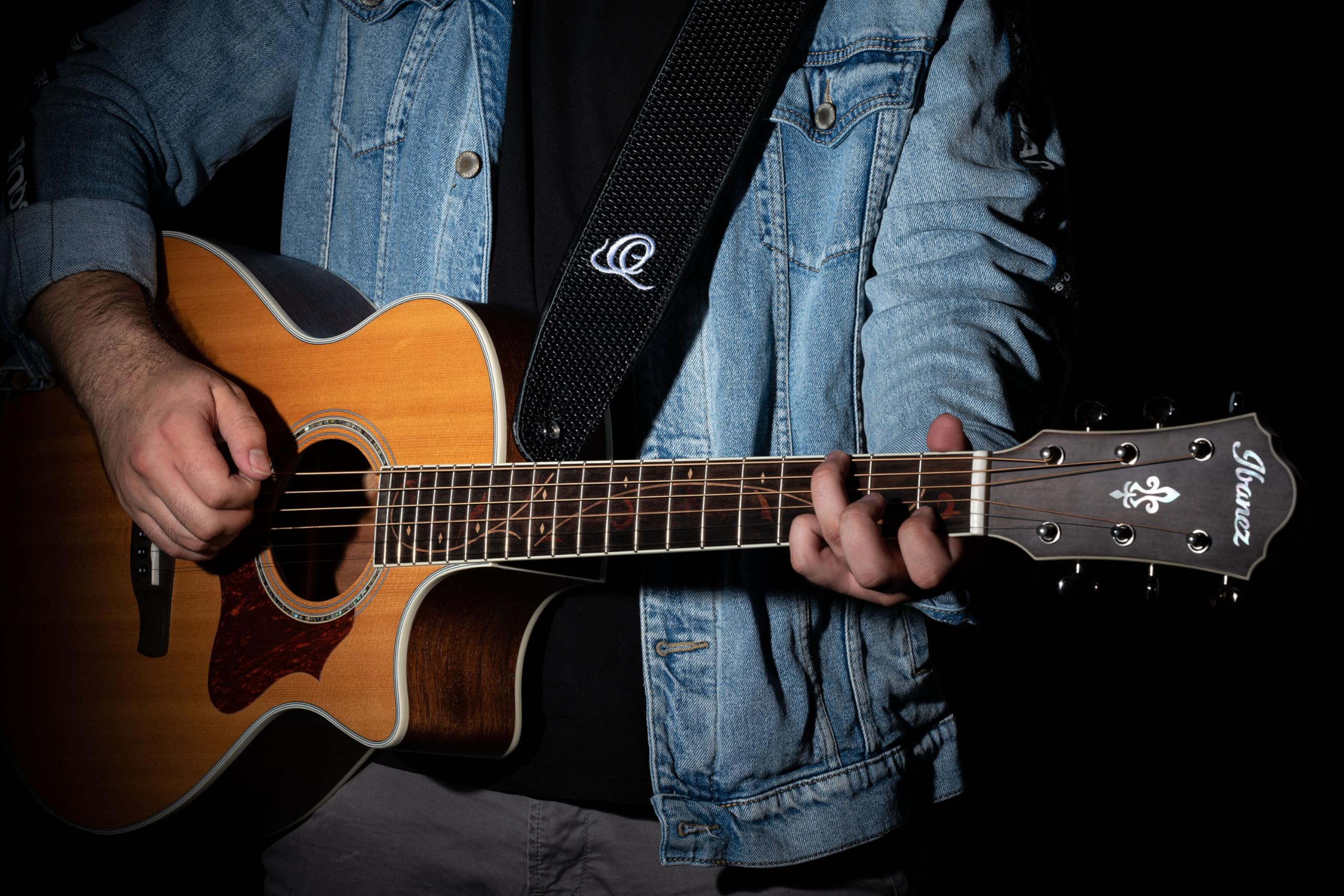 Ortega Guitars Gitarrengurt Länge Verstellbar - Akustik Gitarre / Bass, E-Gitarre, E-Bass - Custom Series - Echtleder, Black Braid (OSCU-4)