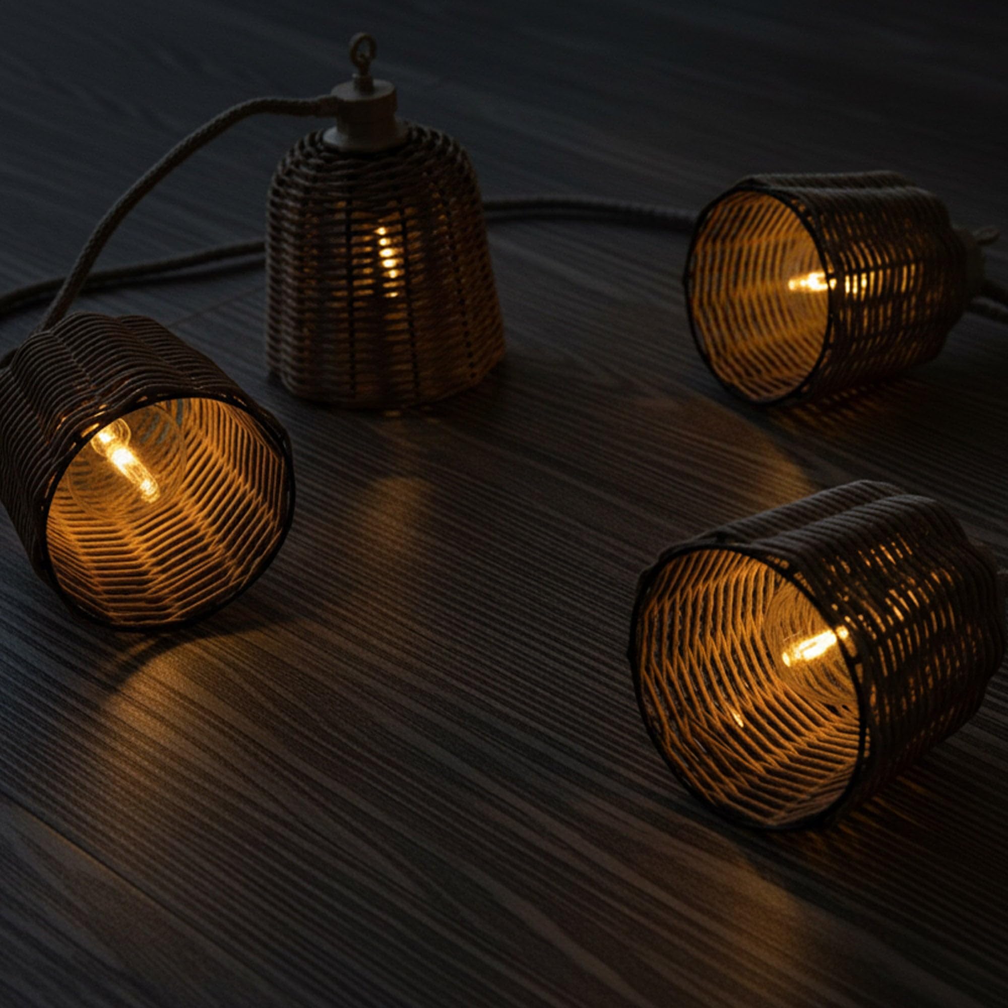 Lichterkette für den Außenbereich, anschließbar, 10 Lampenschirme aus Polyrattan, Formentera Big Hybrid, warmweiß, 8 m, solarbetrieben und mit Netzanschluss