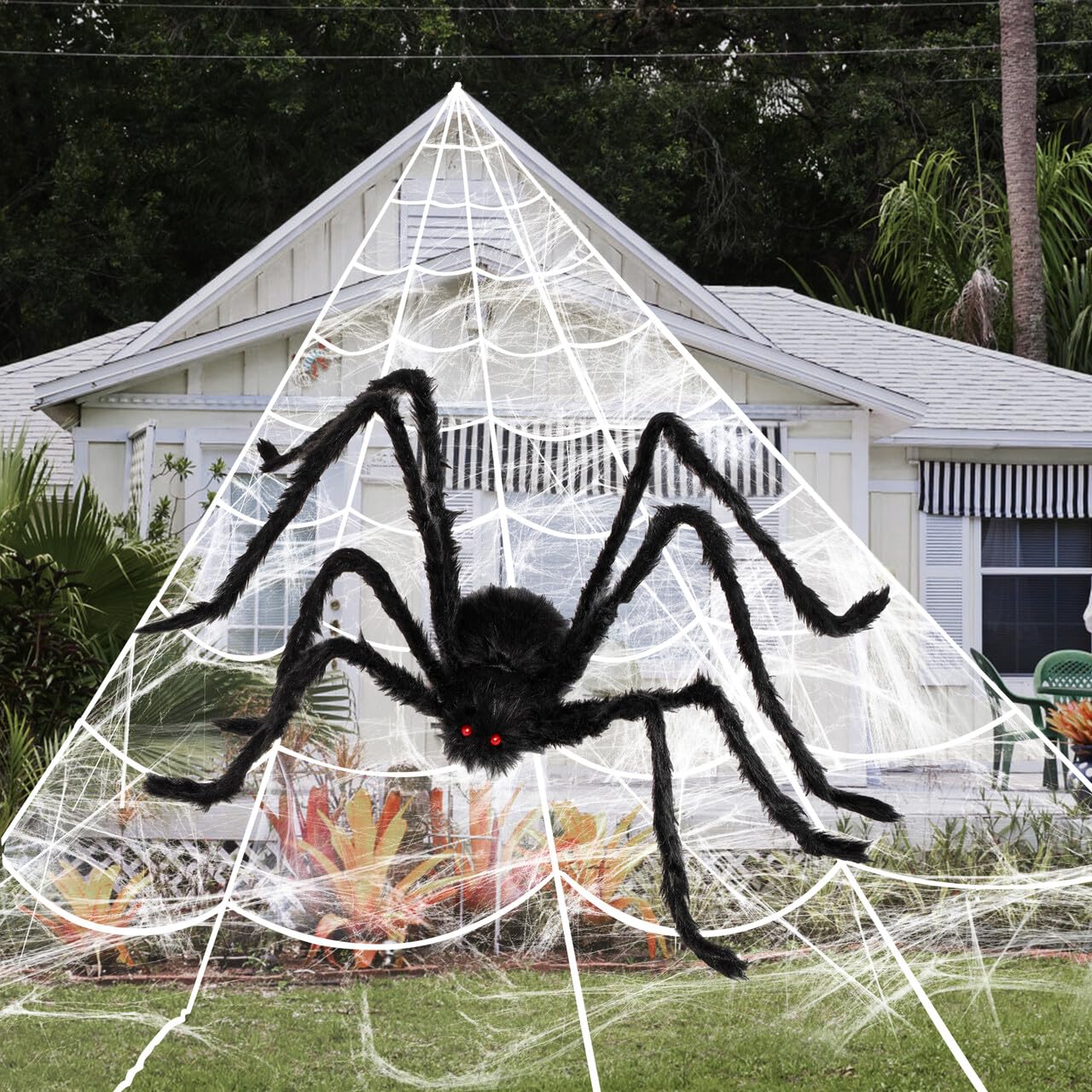 JOYIN Dekoracja na Halloween na zewnątrz, 140 cm gigantyczny pajączyna, trójkątna pajęczyna 7 x 5,5 m i elastyczna pajęczyna 100 g na podwórze nawiedzony dom