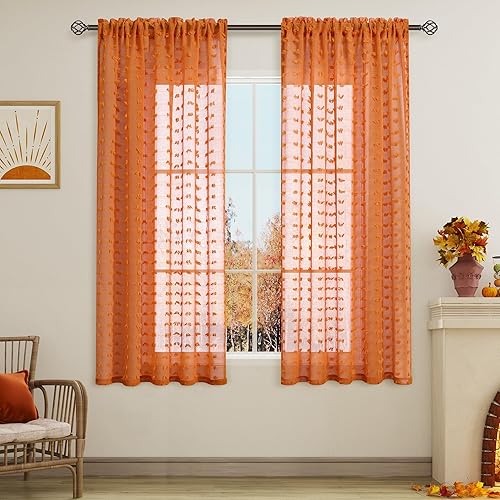 Guken 2 paneles de cortinas traslúcidas de 63 pulgadas de largo para sala de estar, dormitorio, 52 pulgadas de ancho, cortinas bohemias con pompones disponible en Yaxa Peru