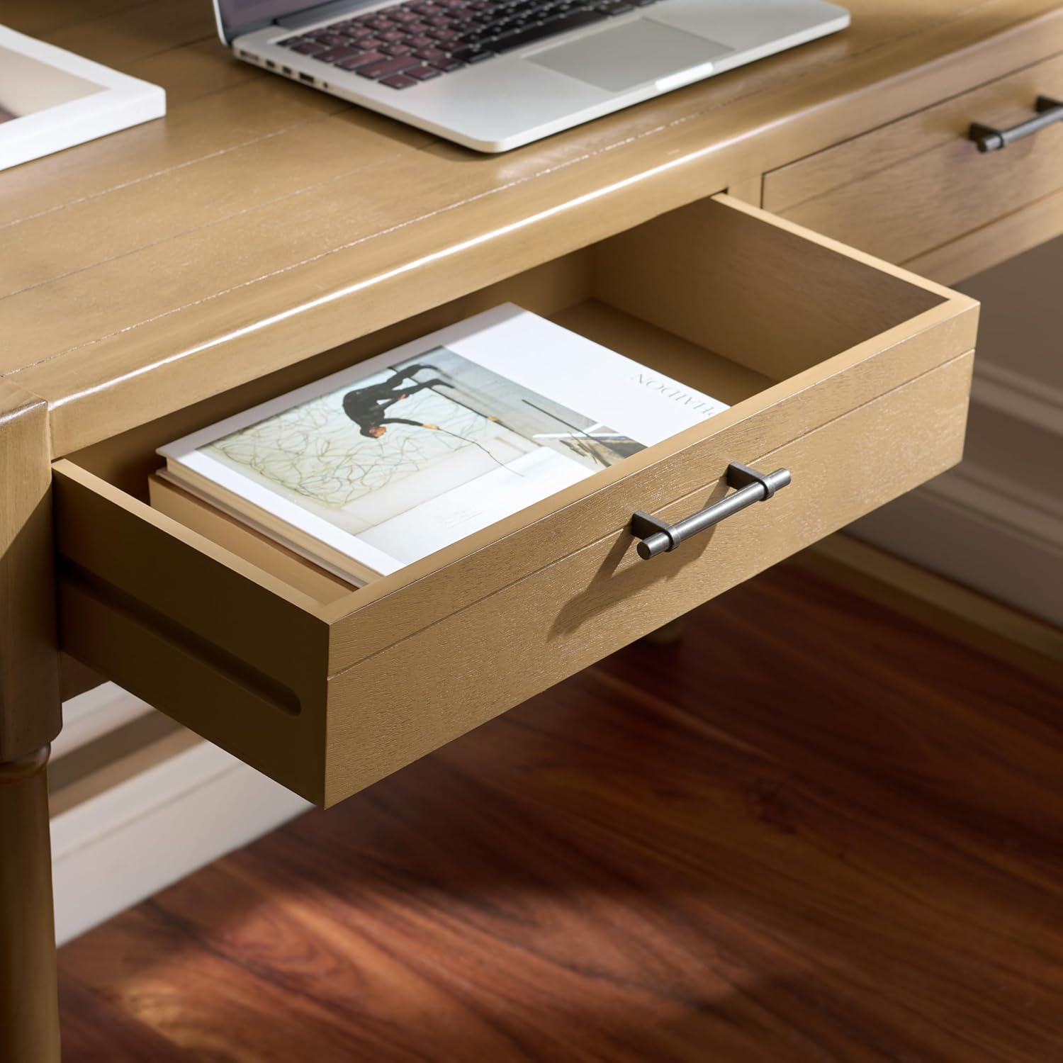 SAFAVIEH Home Collection – Filbert Desert Brown Writing Desk, 2-Drawer Traditional Desk, Classic Home Office Design (DSK5701G)