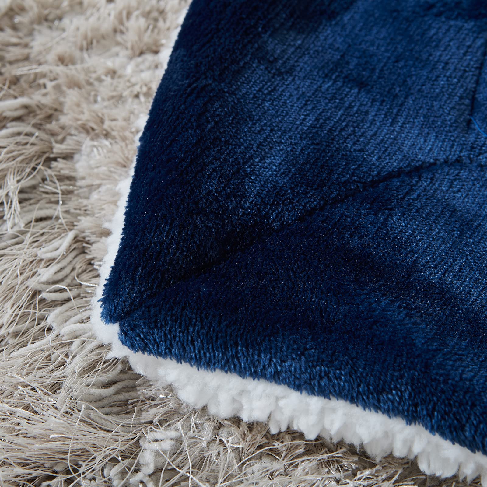 SOCHOW Sherpa Decke Marine Blau zweiseitige Wohndecken Kuscheldecken, extra Dicke warm Sofadecke/Couchdecke aus Sherpa, 220 x 240 cm super flausch Fleecedecke als Sofaüberwurf oder Wohnzimmerdecke