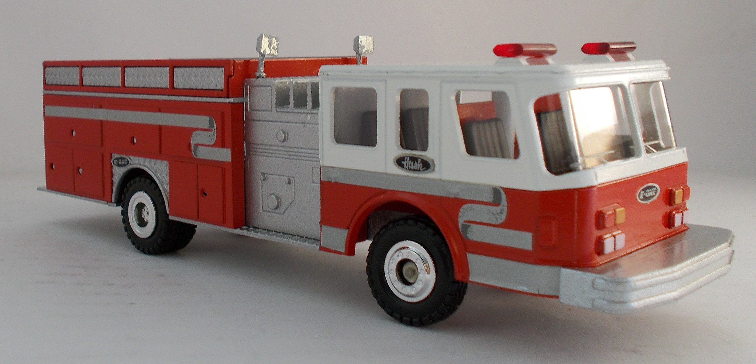 CONRAD - CON5510 - Camion de pompier américain Hush Pumper - 1/50