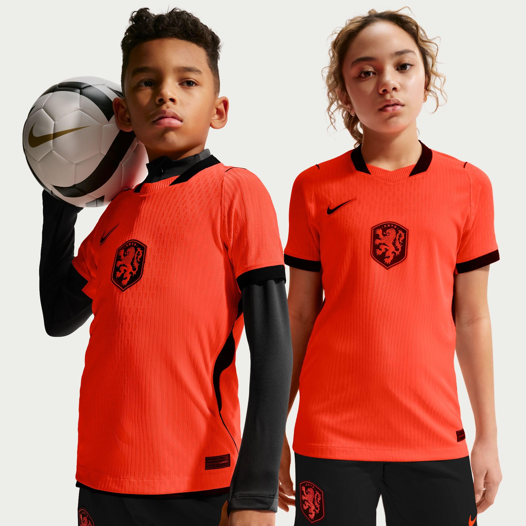 Nike Aero-Fit Authentic IB5056-809 Maglia da Calcio per Bambini più Grandi, per Partite in casa nei Paesi Bassi 2026, Hyper Crimson/Black, IB5056-809, S