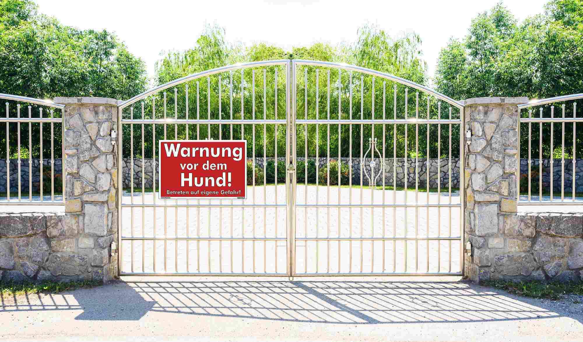 Schild Hund - Warnung vor dem Hund! Betreten auf eigene Gefahr - Warnhinweis 40 x 60 cm gelocht