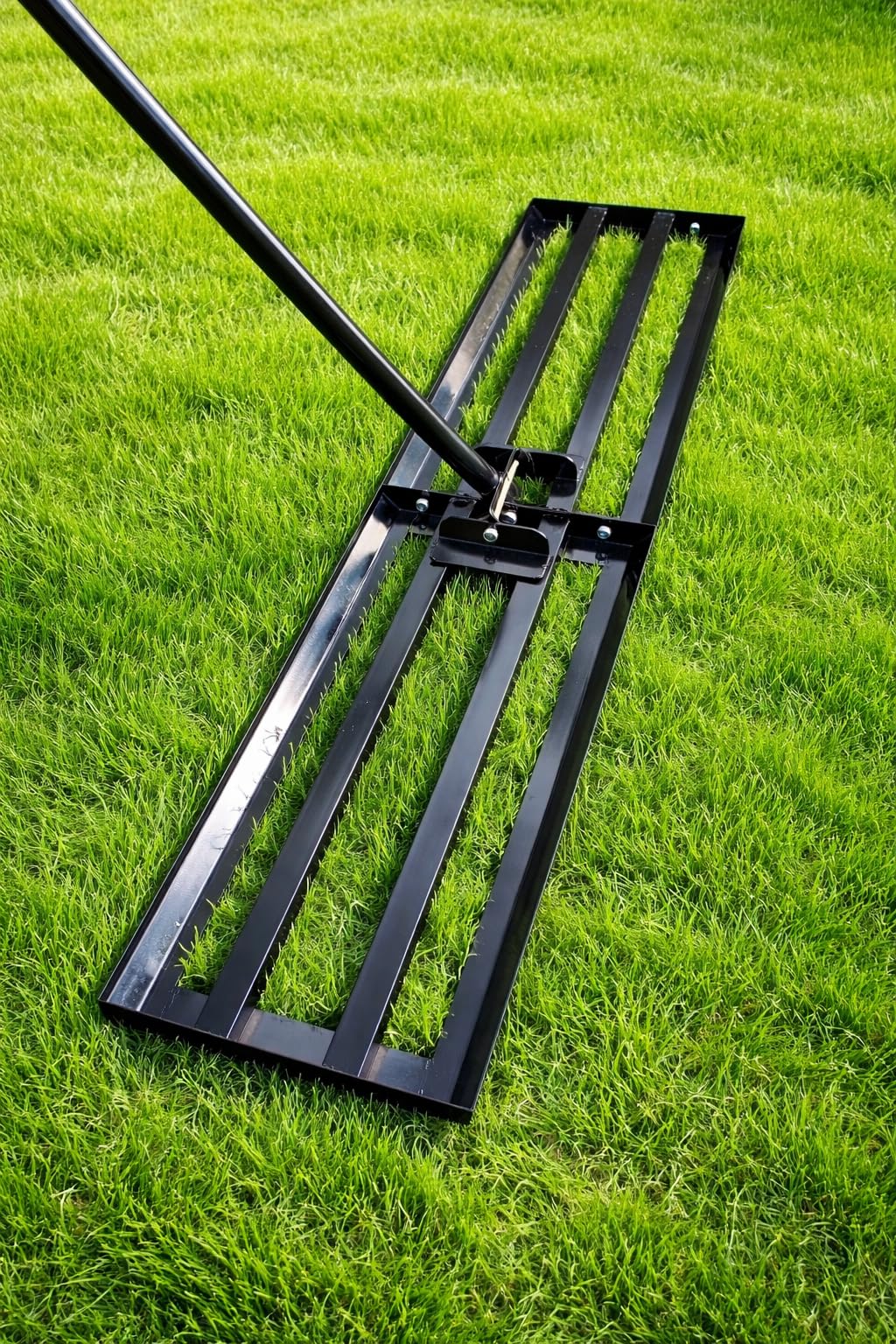 YEEOZOE Lawn Levelling Rake UK, 115 × 25 cm Heavy Duty Lawn Leveller with 2M Long Handle, Wide Garden Ground Levelling Rake for Soil, Grass, Sand & Compost