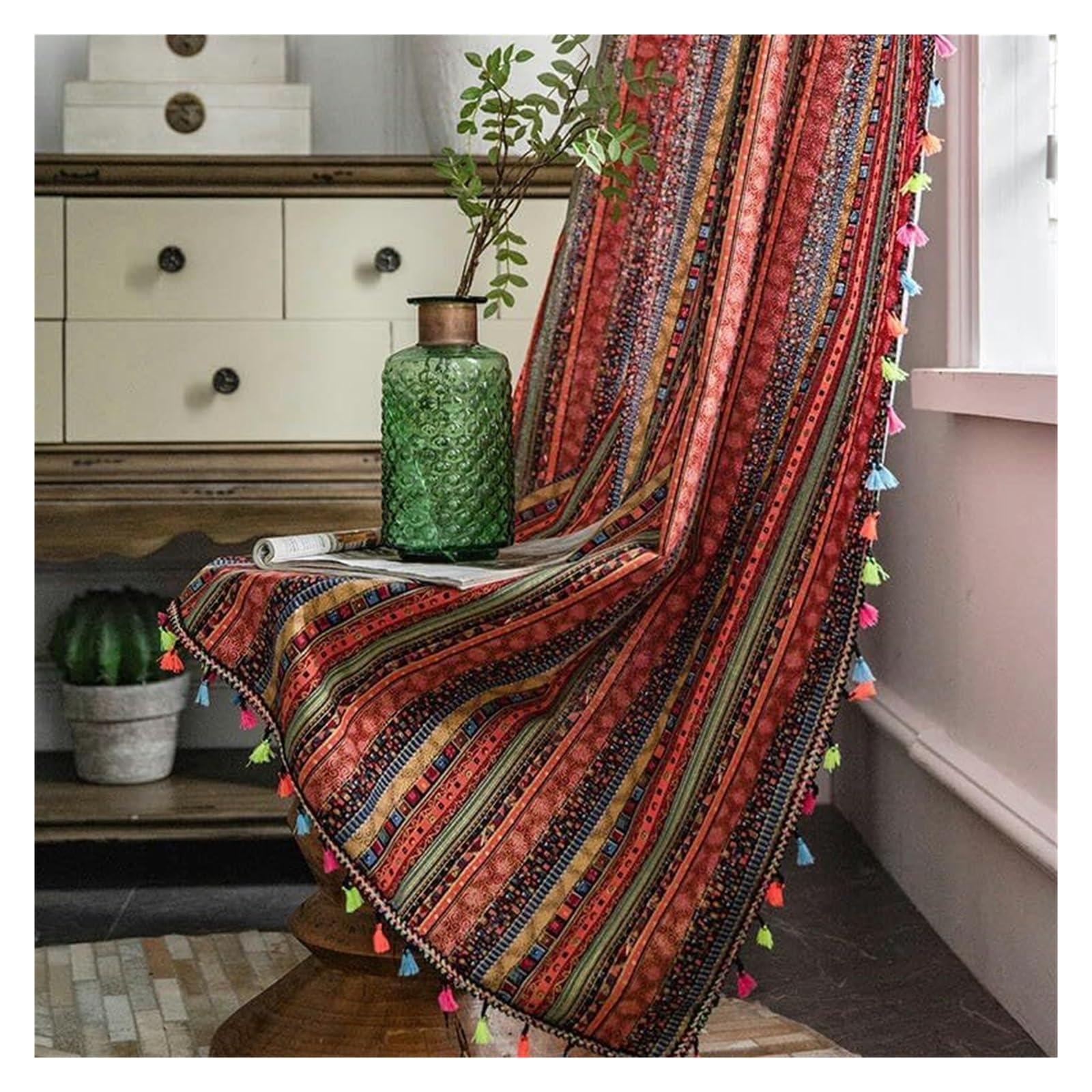Rideaux occultants style bohème pour salon chaleureux à pompons colorés