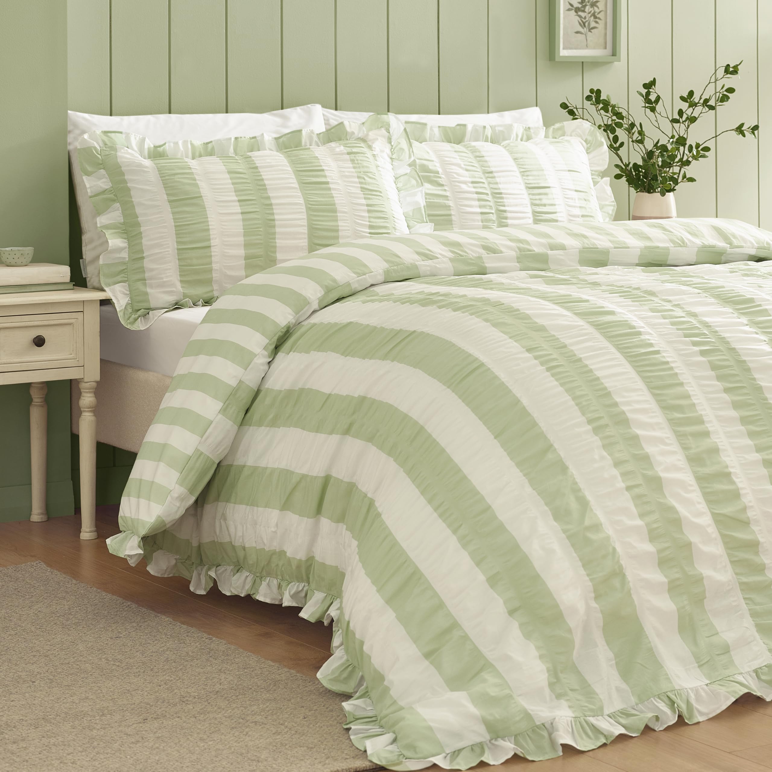 Catherine Lansfield Unisex Green 'Seersucker Frill Stripe' Duvet Cover Set In | Size: Double