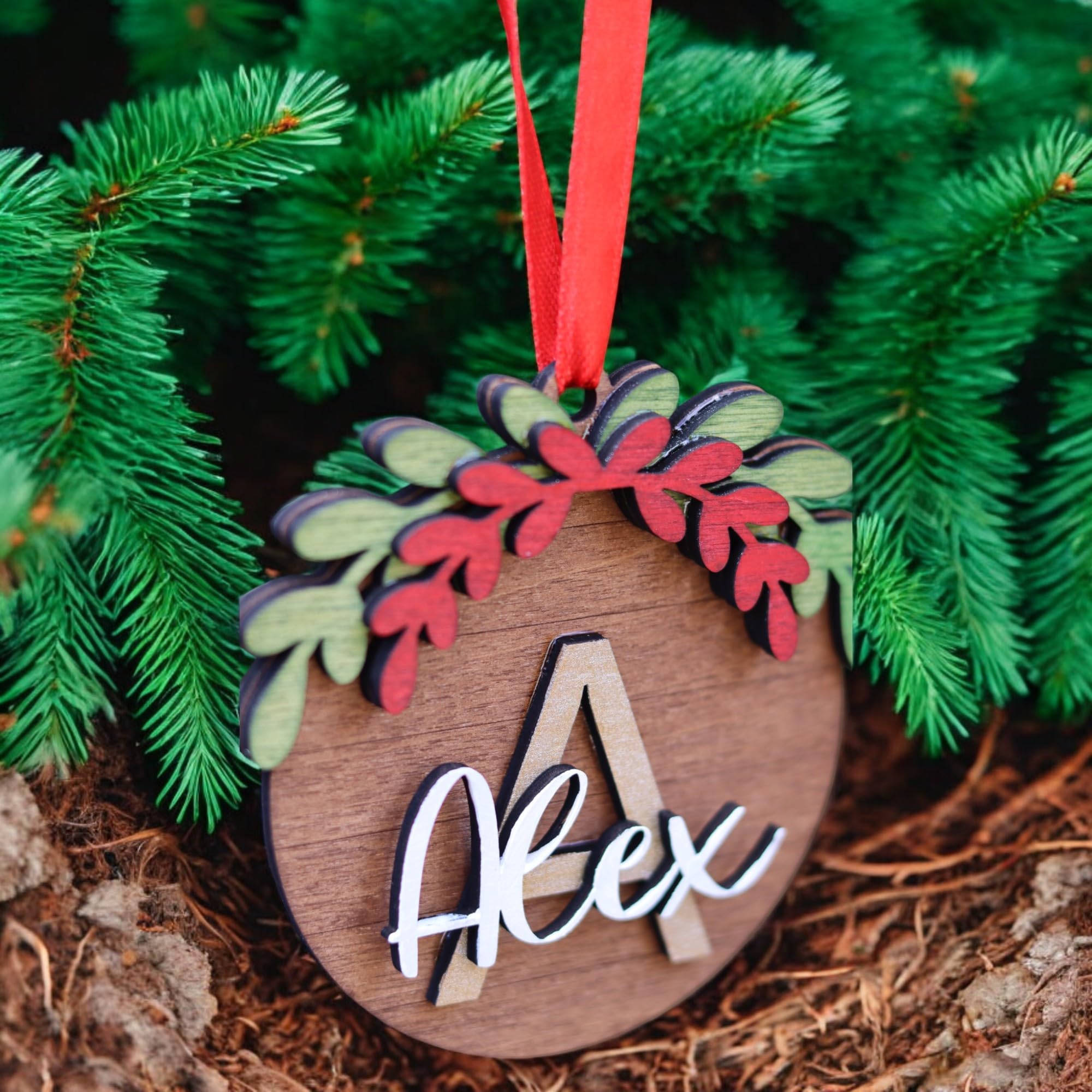 Personalisierte Weihnachtsdekoration aus Holz: individueller Name, handbemalt (6)