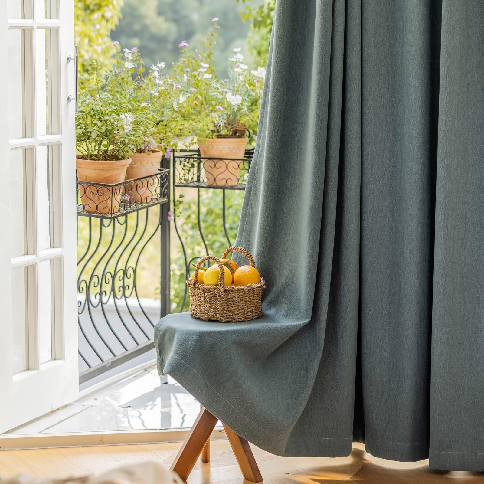 KnSam Juego de 2 cortinas opacas para habitación infantil y niña, color azul, cortinas decorativas para ventanas, monocolor, chenilla, ojales para ventana, cortinas opacas para salón, cada una de 107