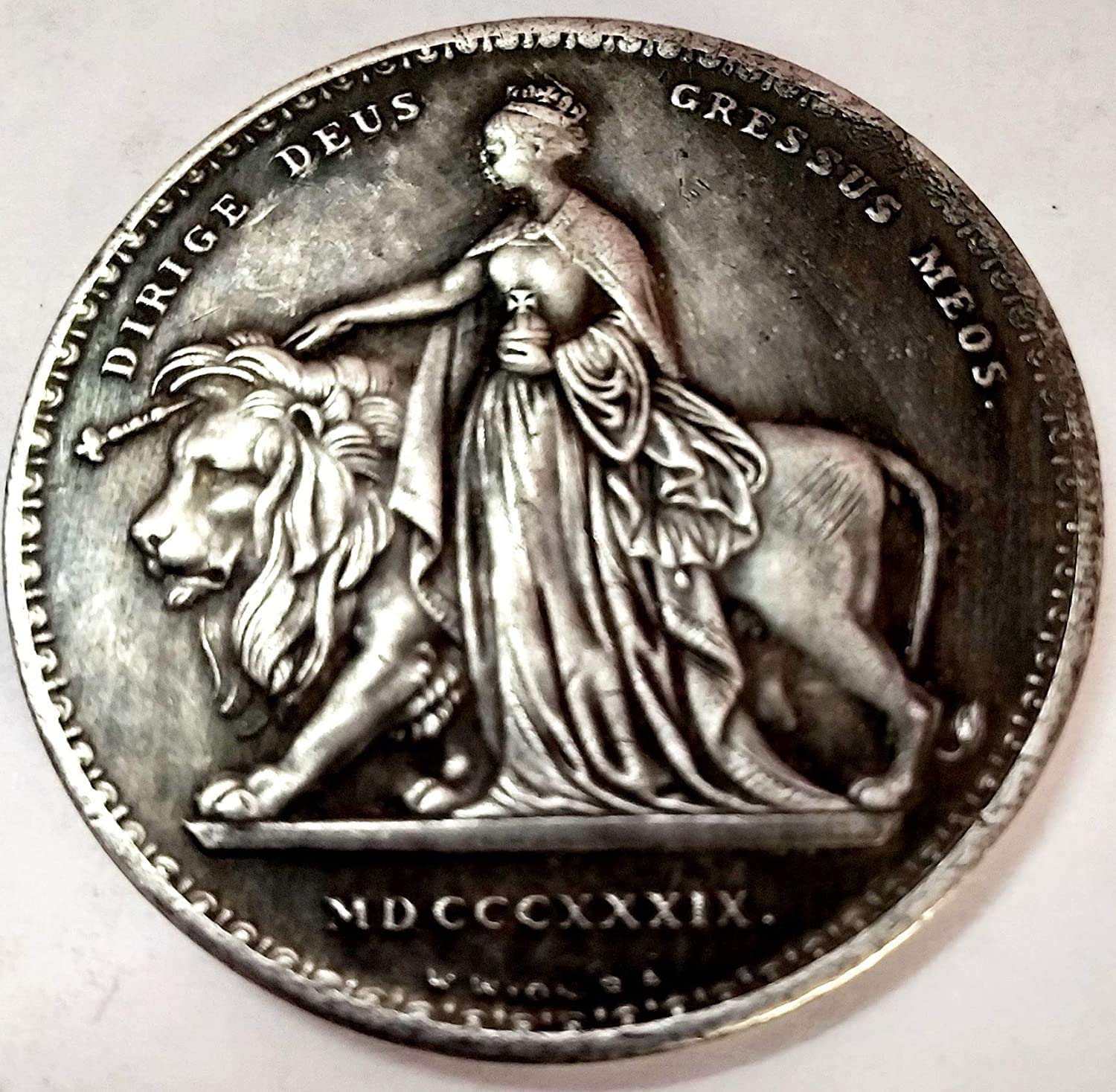 GOLD MINT United Kingdom Victoria Empress and Lion Great Britain 1Oz Huge Restrike / Copy Sovereign Medal Coin