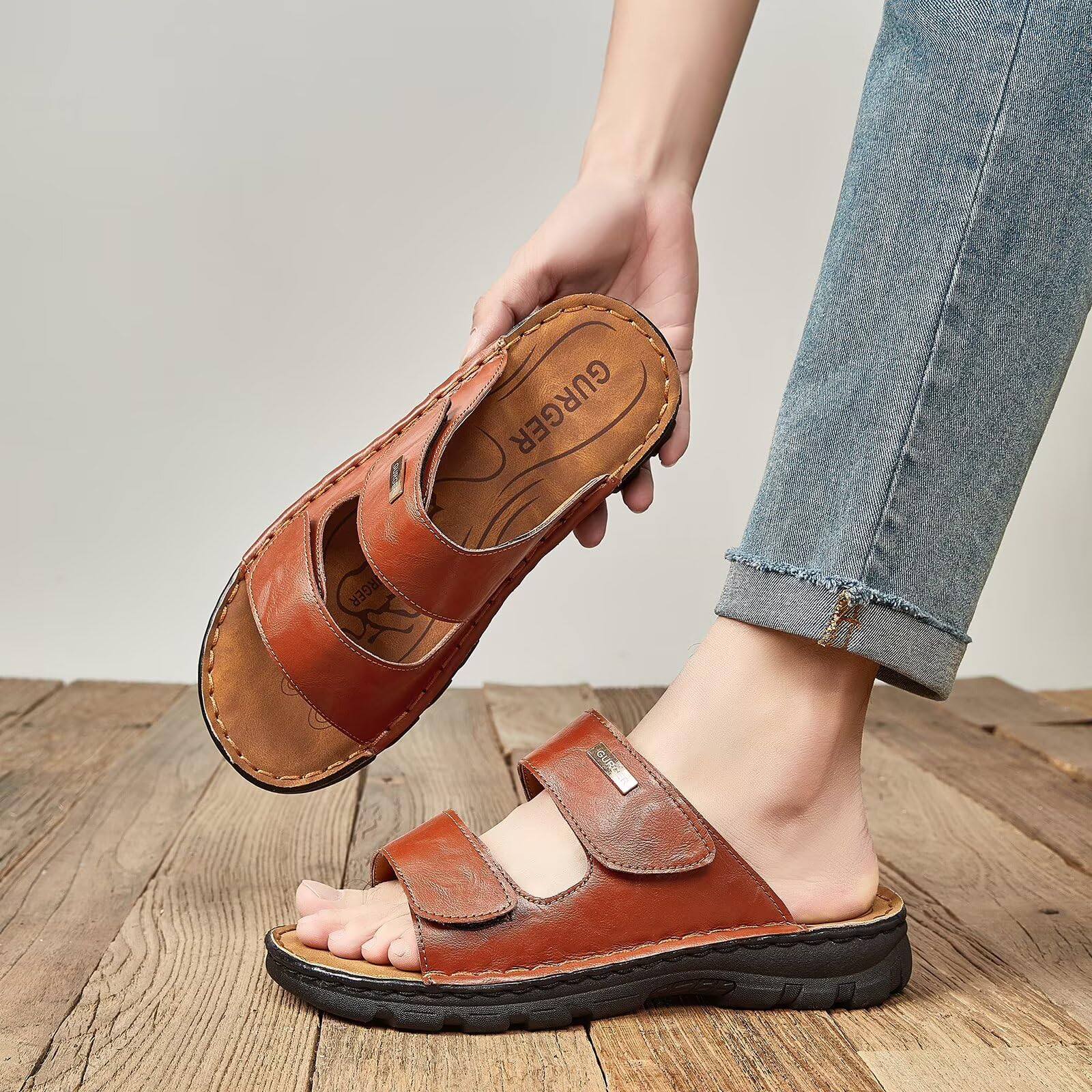 Herren Pantoletten aus Leder mit Klettverschluss, Bequeme Herren Sandalen mit Verstellbarem Riemen, Rutschfester Sohle, Komfort Sommerschuhe für Alltag & Freizeit