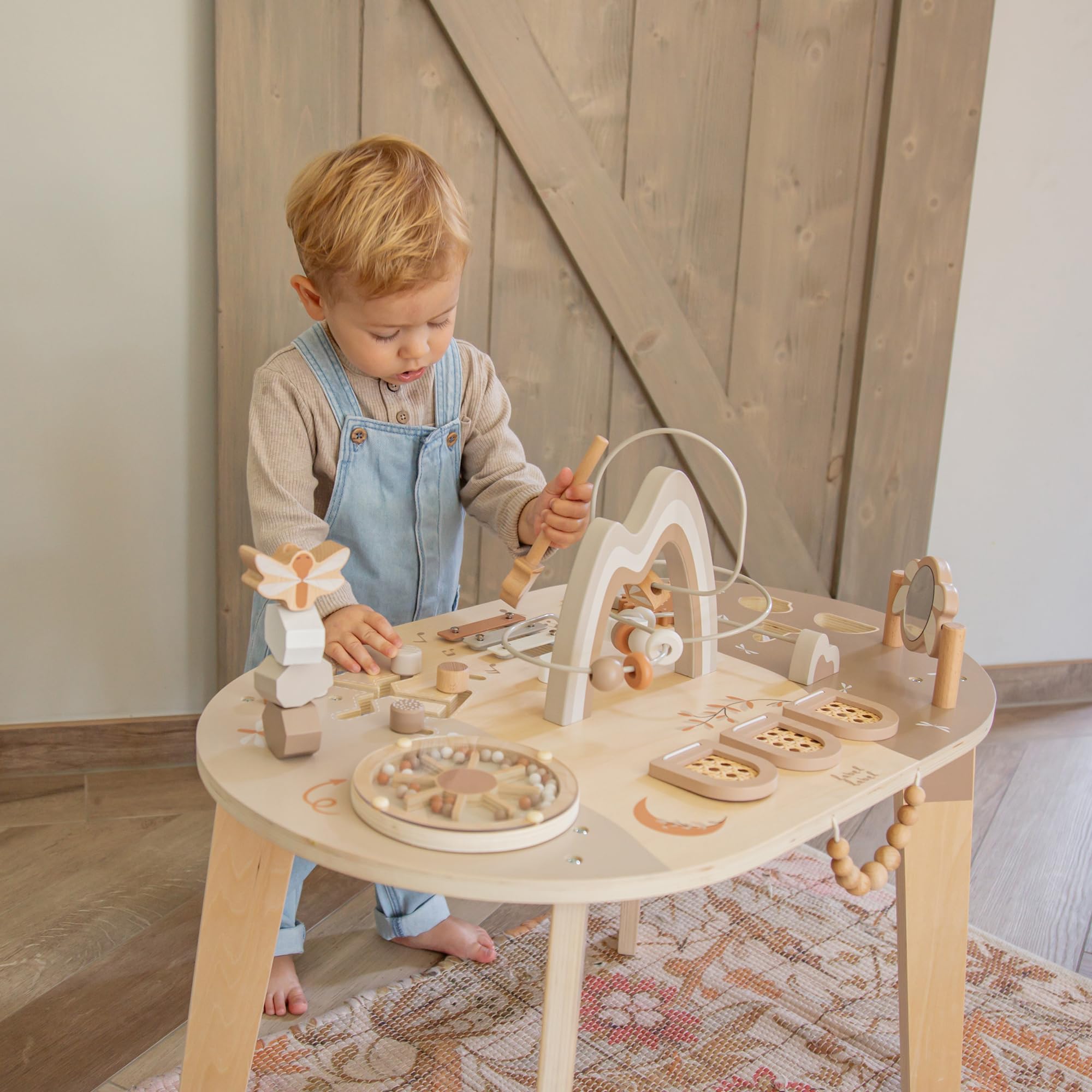 Spieltisch ab 1 Jahr aus Holz personalisiert – 2in1 Motorikspielzeug & Motorikwürfel – Montessori Lernspielzeug Baby – Steckspiel & Aktivitätstisch – Holzspielzeug ab 12 Monate Junge & Mädchen Nougat