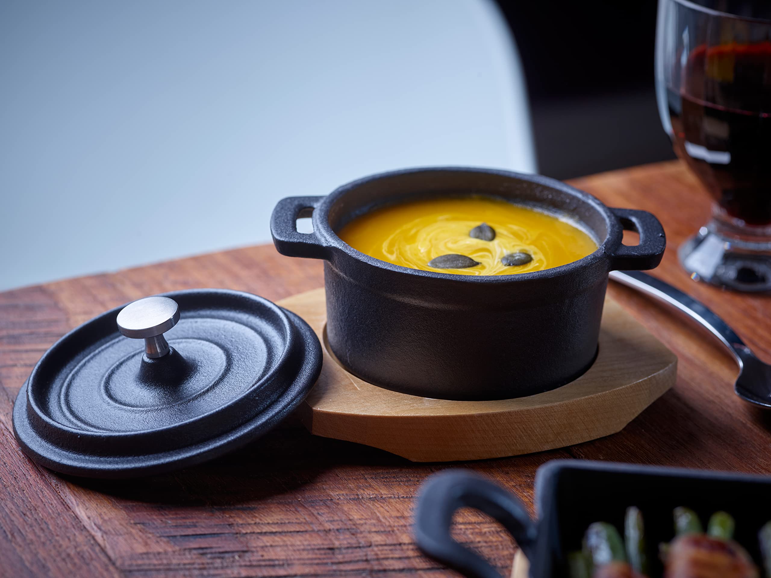 ECHTWERK Kochtopf Set aus Gusseisen, Mini-Kochtopf mit Servierbrett, Kleiner Bräter, Bereits eingebrannt, Für Backöfen, Grill, BBQ und Induktion geeignet, Ideal zum Servieren, 250 ml, 4tlg